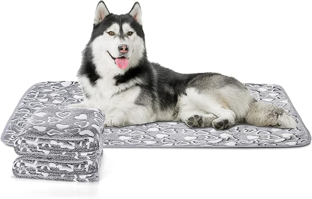 Nobleza Dog Blankets Large Washable - 120x100cm Pet Blanket Cat Blanket Heart Pattern Dog Flannel Fleece Blankets Soft & Warm Pet Throw Pet Blankets for Dogs Cats Puppy, Grey, 47.2x39.4in
