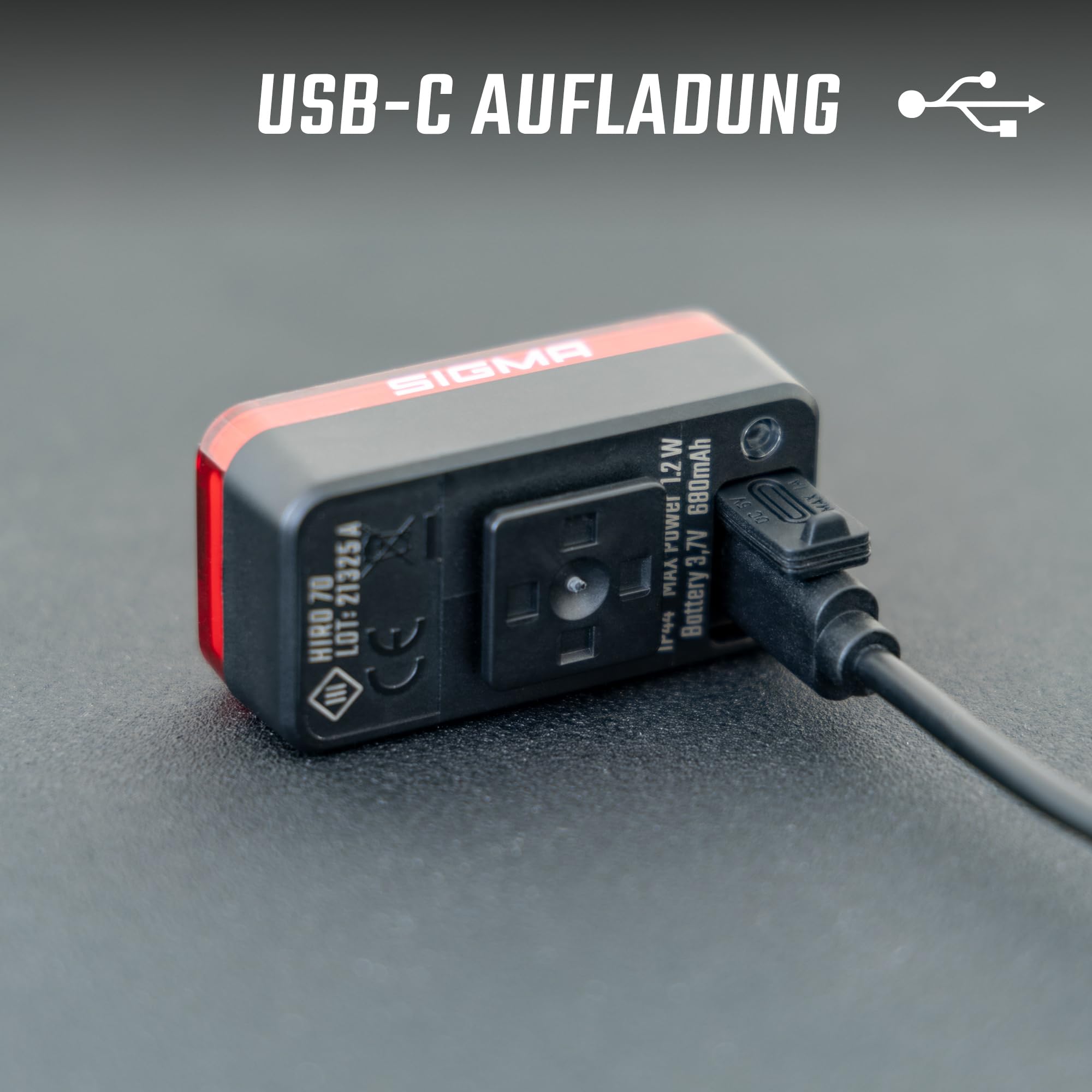 SIGMA HIRO 70 | StVZO zugelassenes COB-Fahrradrücklicht inkl. Bremslicht & Notfall-Bremslicht | USB-C Ladefunktion | 500 m Sichtweite | werkzeugfreie Montage