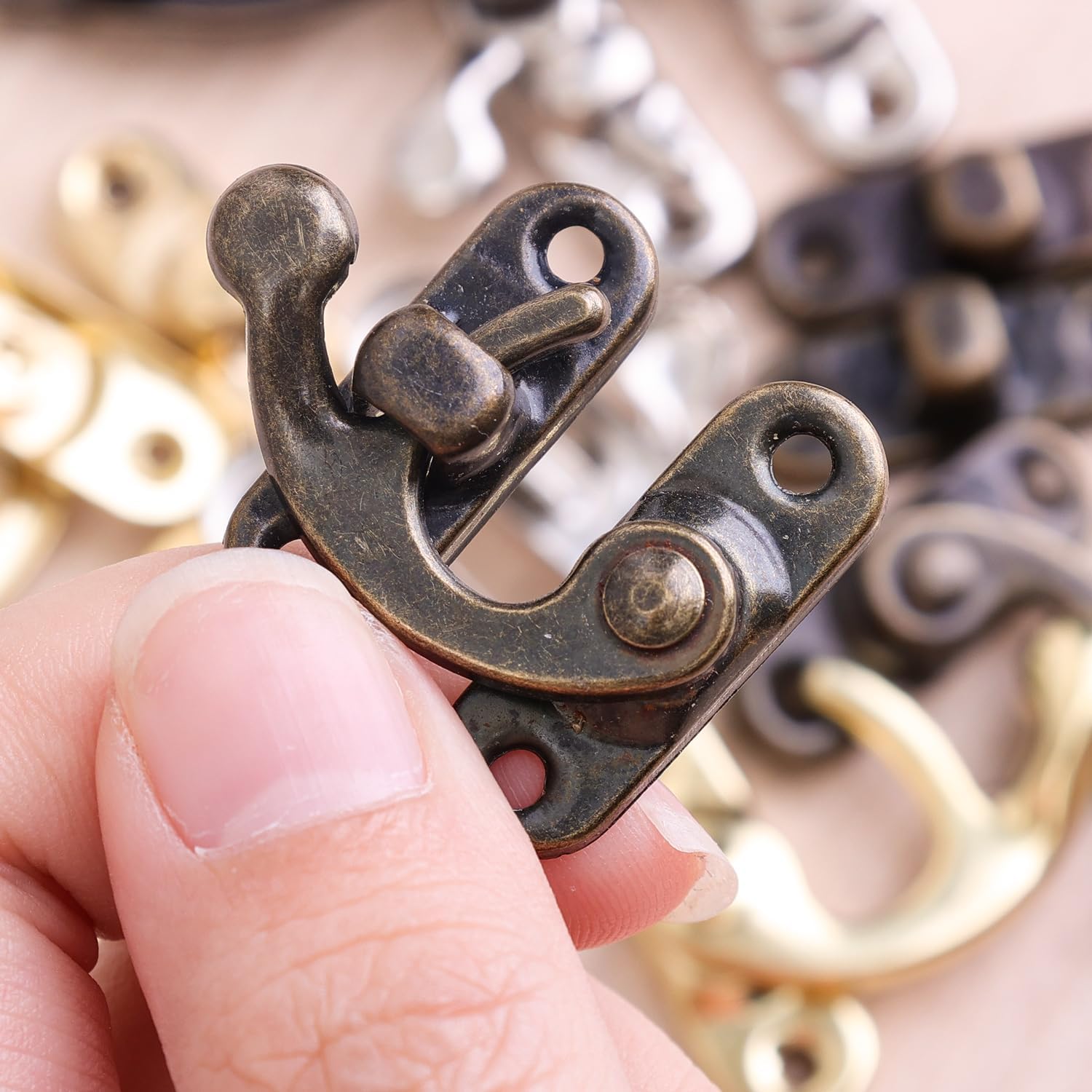 10Sets Vintage Metal Hardware Furniture Wooden Box Leather Bag Hardware Decorative Latch Clasps Lock Padlock Hasp with Screws (Bronze-Right)