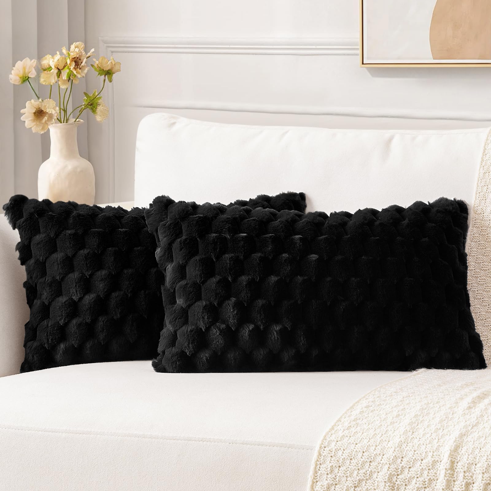 Sungeek Set of 2 Black Fluffy Faux Fur Cushion Covers 40x60 cm, Soft Cozy Plush Velvet Decorative Throw Pillow Covers 16x24 Inch Lumbar Pillowcases for Sofa Couch Bed Living Room