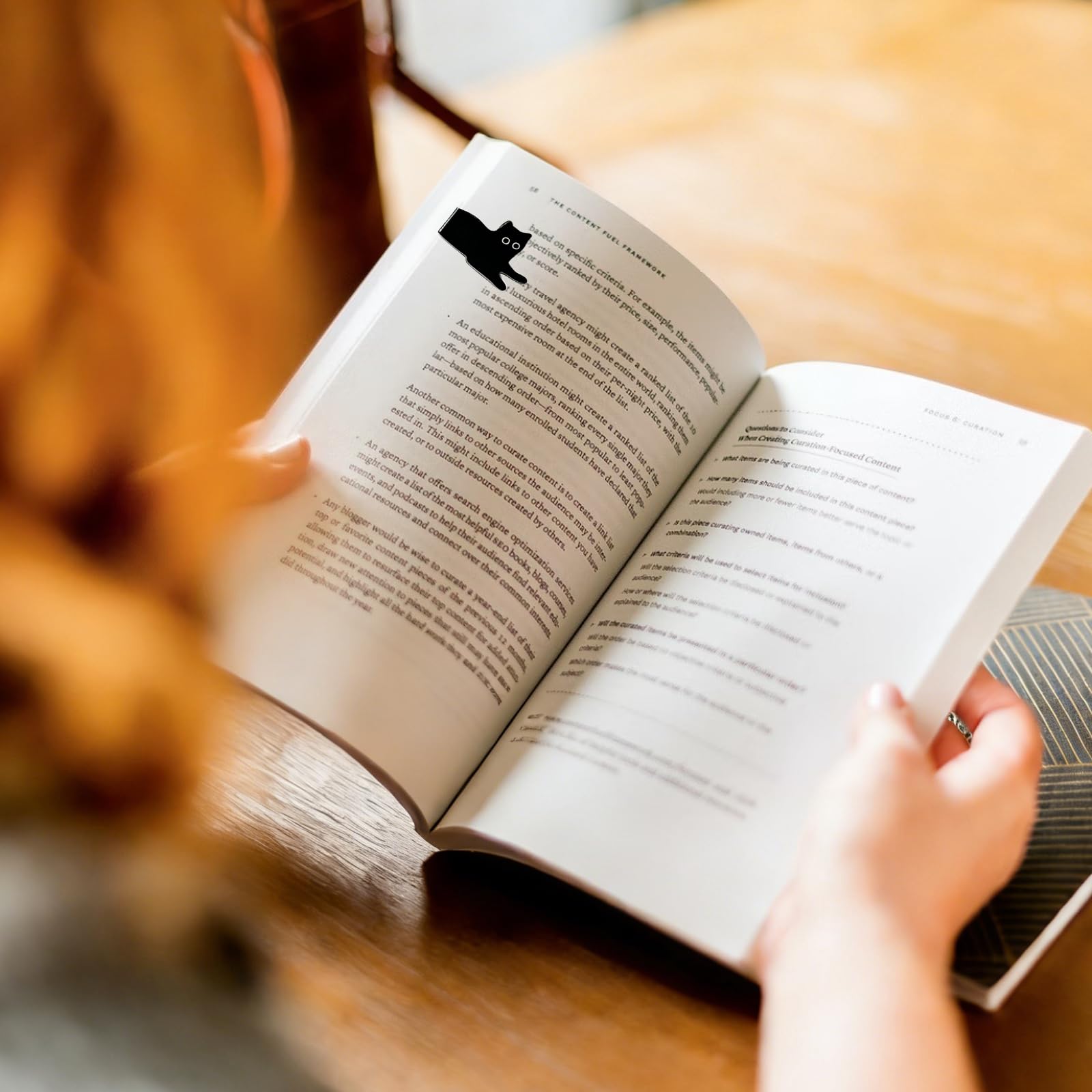 2 Piezas Sujeta Libros Estanteria Gato, Apoyalibros Negro Antideslizante con Marcapaginas, Soporte Libros Estanteria Metal para Estudiantes, Oficina y Amantes Lectura