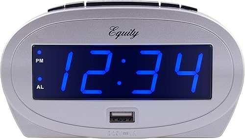 Equity by La Crosse 30025 - Reloj despertador LED de 0.9 pulgadas con puerto de carga USB