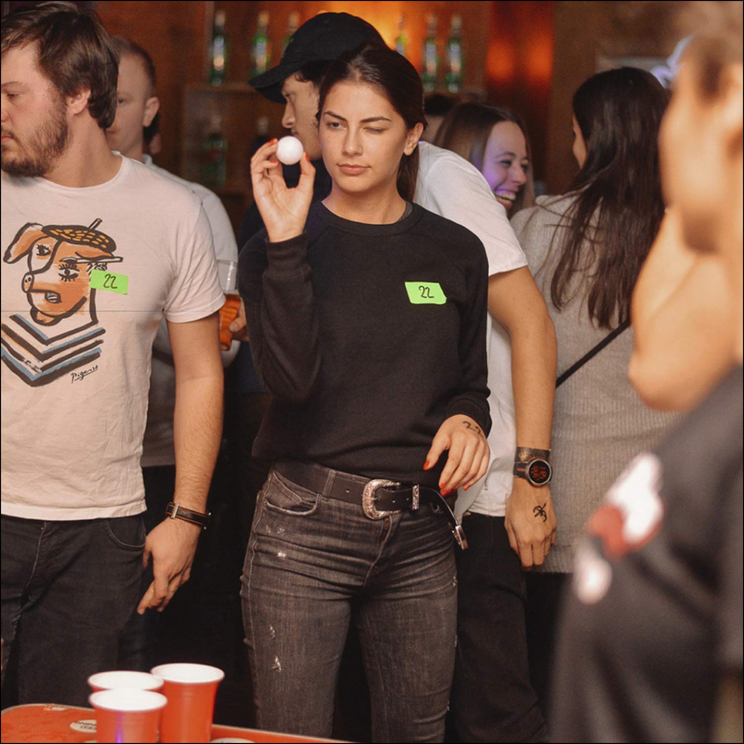 Beer Pong® - Table Beer Pong Officielle, Pliable et Transportable avec Revêtement Etanche Anti-Rayures - Homologuée pour Les Tournois de Biere Pong - Jeu d'alcool pour Soirée Fun Entre Potes