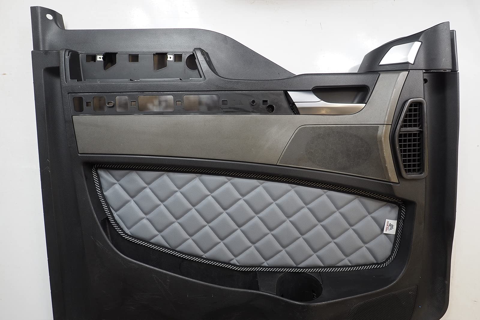 Klittenband Deurpanel Set KRAM-TRUCK Deurpanelen Voor MAN TGX/TGS – Gewatteerd Kunstleer, Lichtbeige, Set Van 2 Stuks Hygiënecertificaat Deurpanelen