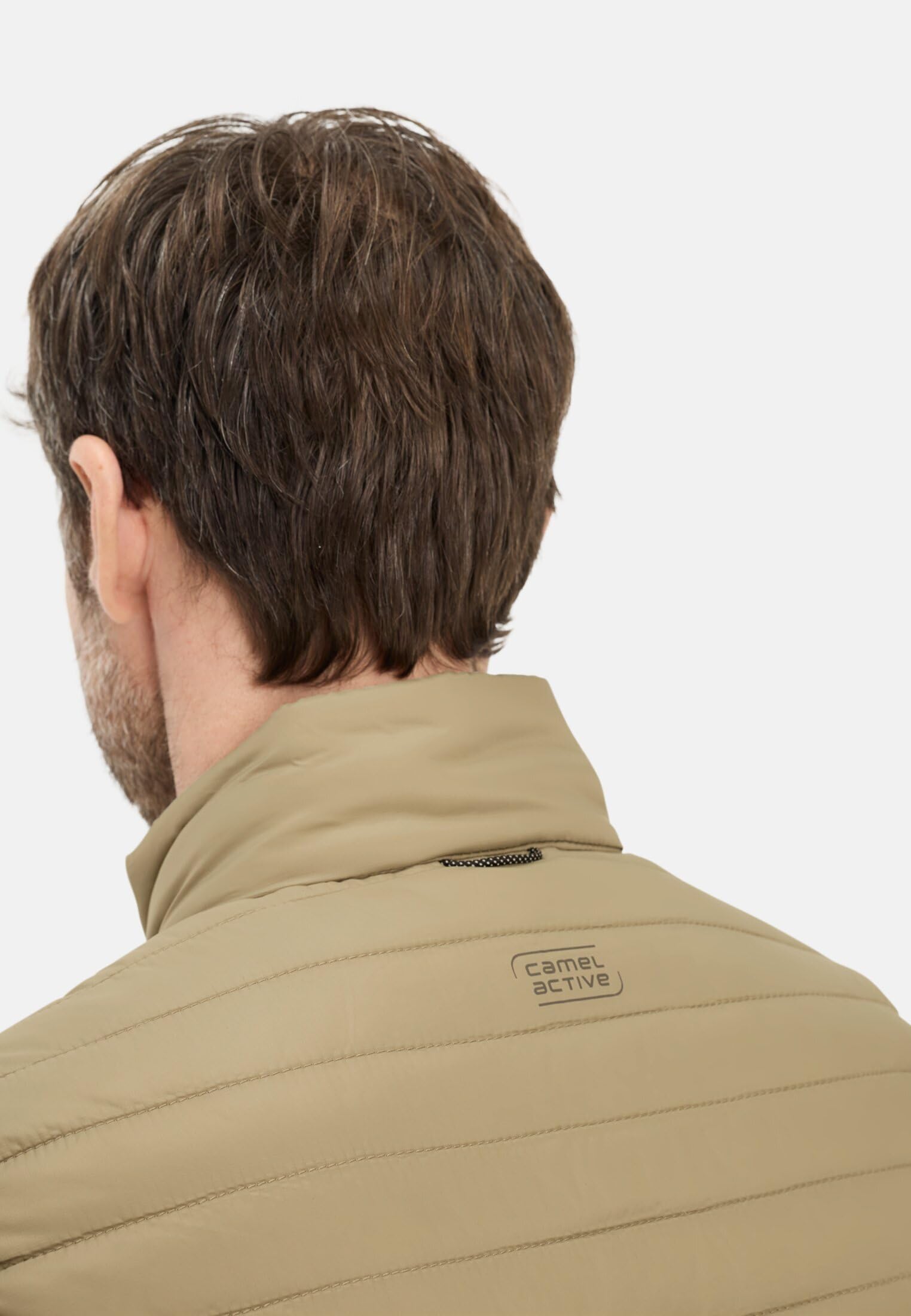 camel active Herren Weste mit Stehkragen | Outdoor Weste mit wasserabweisender Funktion und Taschen im Regular Fit für Freizeit und Alltag
