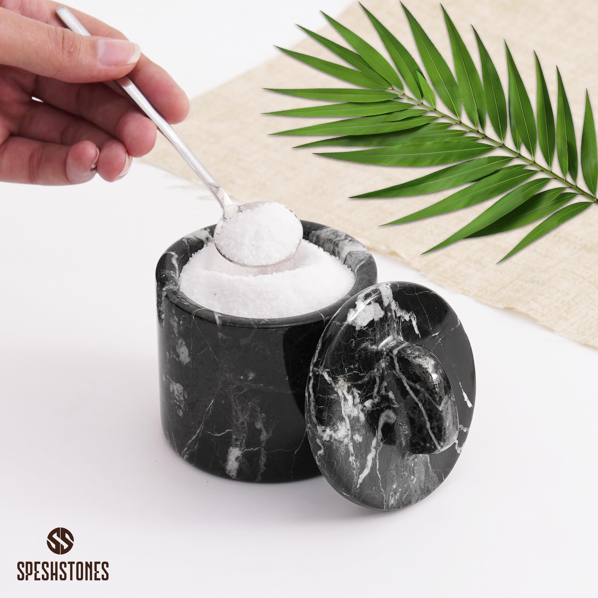 Bodega de sal de mármol con tapa y cuchara de 4 pulgadas, caja de sal de piedra negra para condimentos, hierbas y azúcar, tarro decorativo para especias, recipiente de almacenamiento para 5