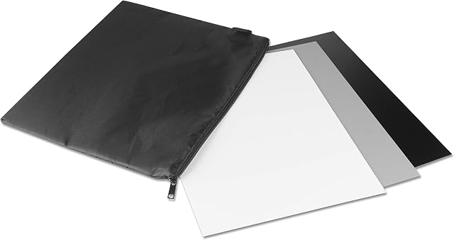 Grey card for manual white balance. With black and white reference card. Enables true color images in photography. Reflects 18% of the light. Neoprene cover included. 25.4 x 20.2 cm.