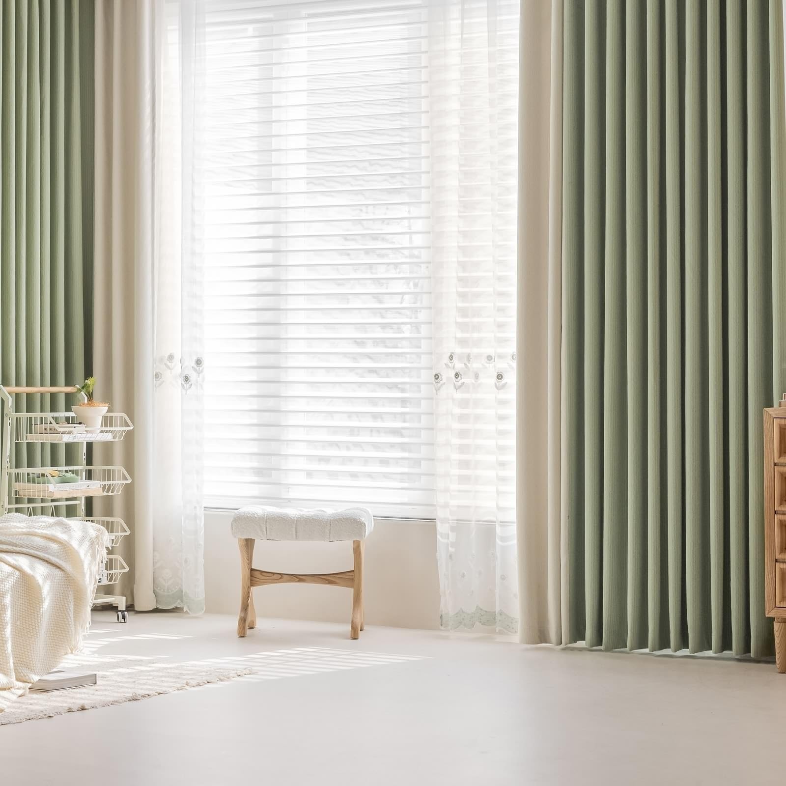 Rideaux en chenille pour salon chaleureux style bohème chic vert et patchwork