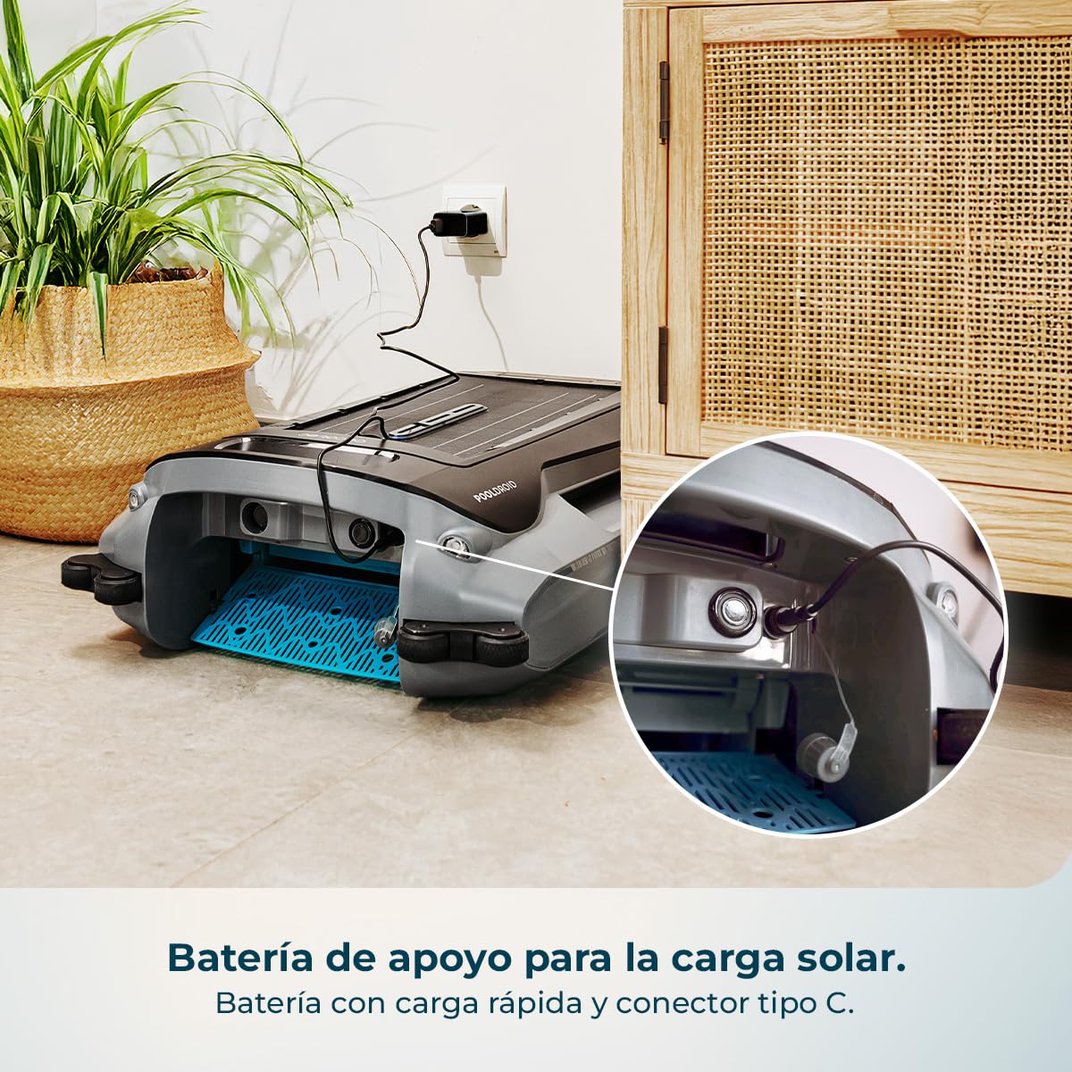 Cecotec Robot Limpiapiscinas para Superficie y Línea de Flotación Conga Pooldroid AquaSkater. Carga Solar, Autonomía 16h, Cesta de 4,5L y un Filtro de 187,5μm, Navegación Sensores Ultrasónicos