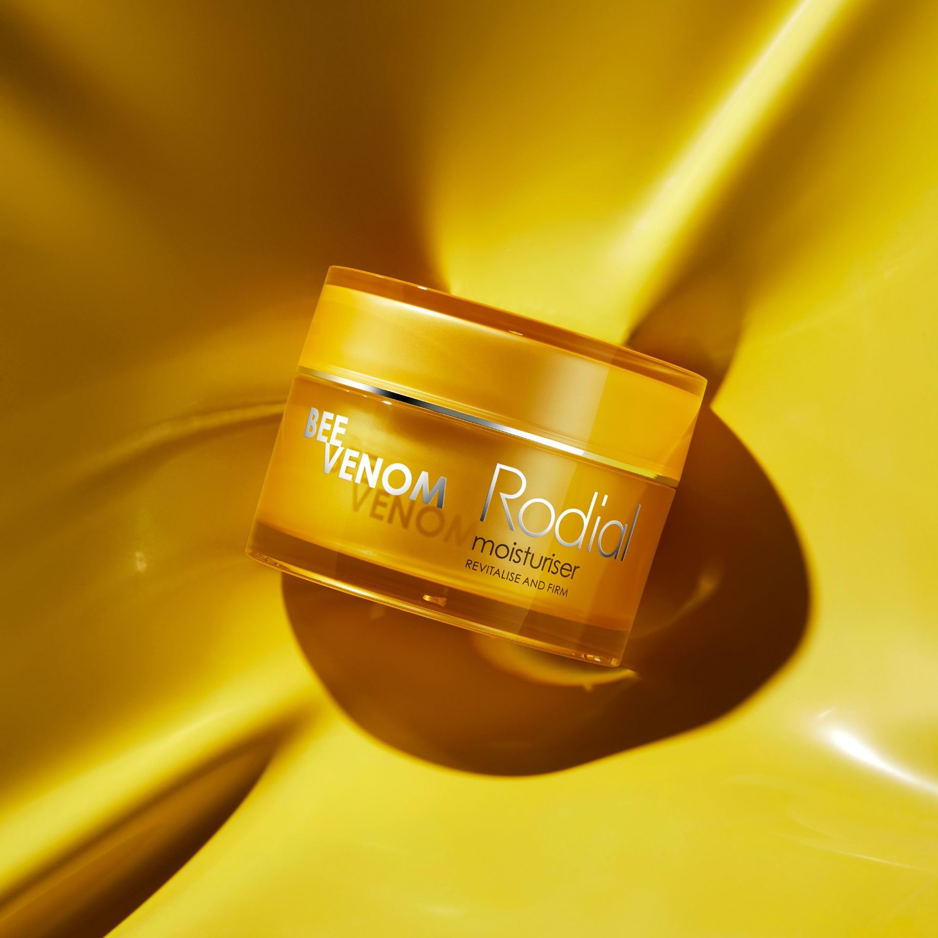 Rodial Bee Venom Crème Hydratante 15 ml - Crème Visage Intense pour Restaurer l'Élasticité de la Peau | Formule Anti-Âge -|Juvinity pour Booster la Production de Collagène | Hydratation Longue Durée