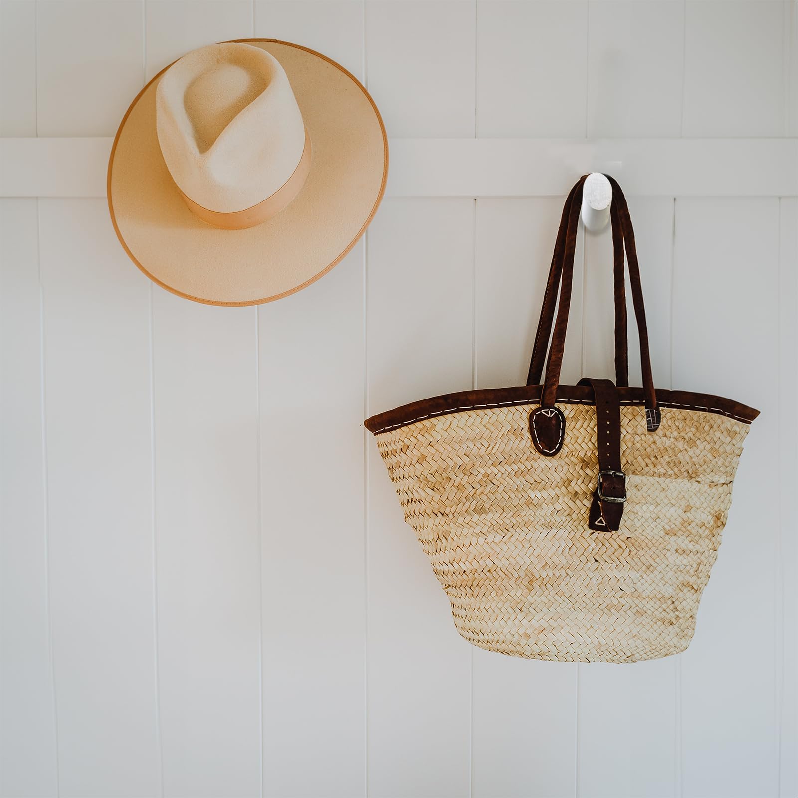 Ganchos de pared de madera, paquete de 6 ganchos para sombreros para pared, ganchos blancos montados en la pared, ganchos de pared de madera modernos y decorativos, gancho para colgar backpage,