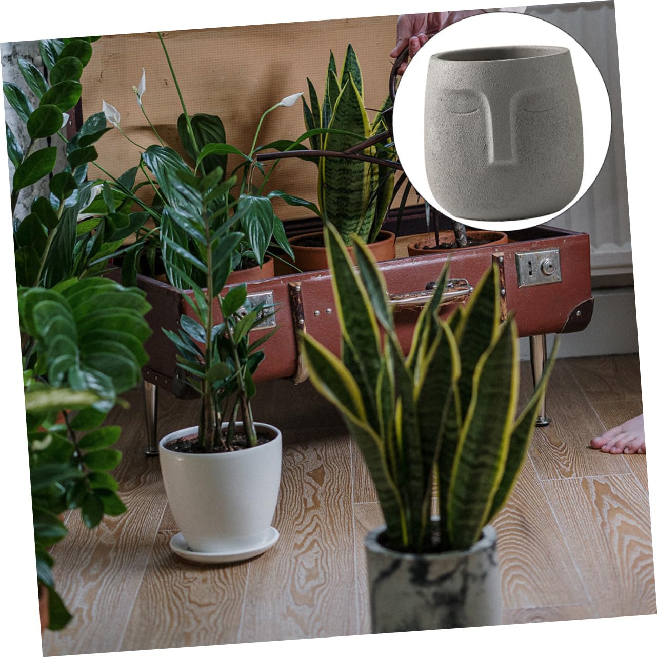 Abstrakter Blumentopf aus Keramik in Gesichtform mit Loch Atmungsaktiv Oberflächenstruktur Künstlerisch als Geschenk und Dekorativer Pflanzkübel für Zuhause