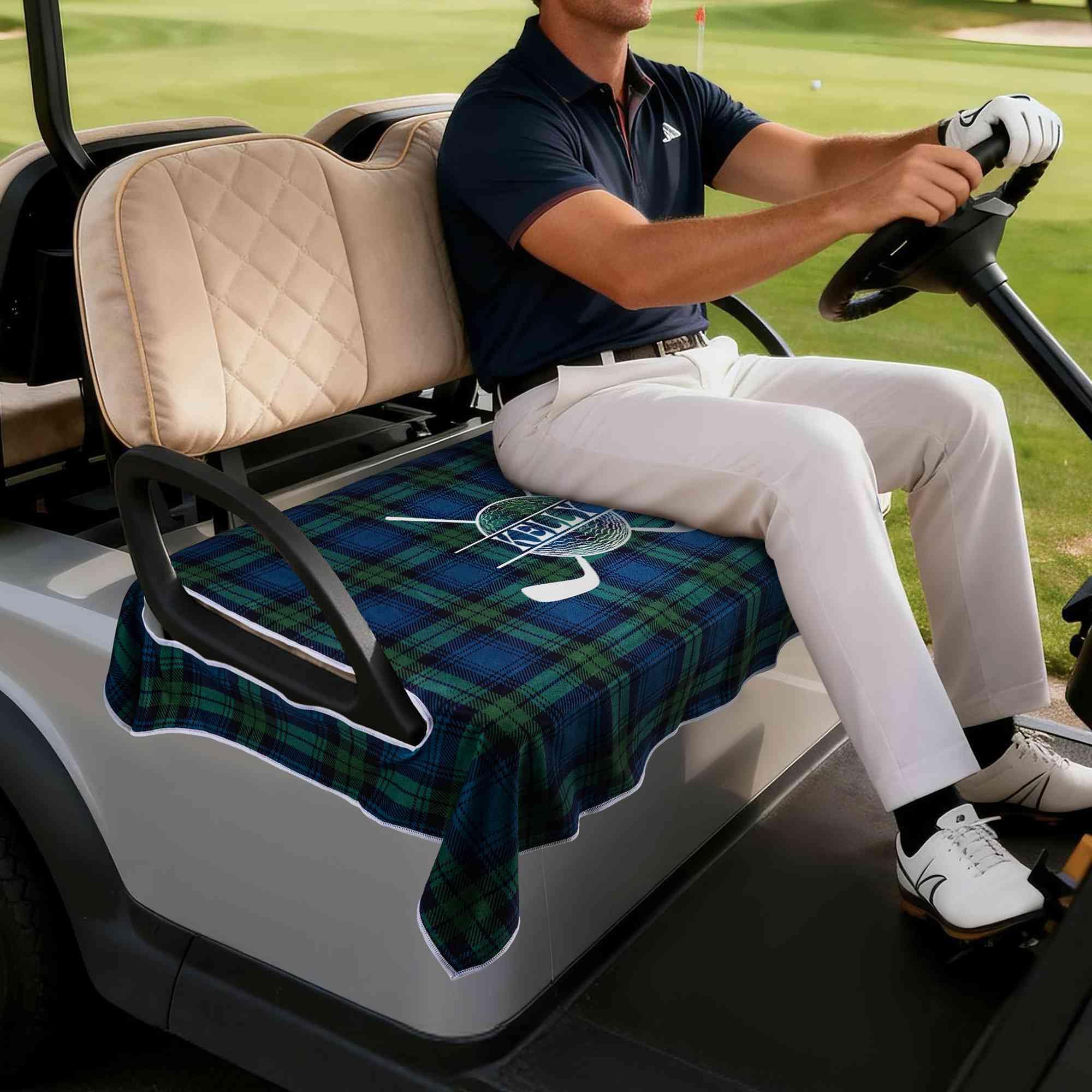 Personalisierter Golfschläger-Kranz-Sitzbezug im Karomuster für Golfwagen mit Namen und Initialen –Individuelle Sitzbezüge für Golfwagen, Golfplatz-Zubehör, für Golfer und Country Clubs 130 cm × 80 cm