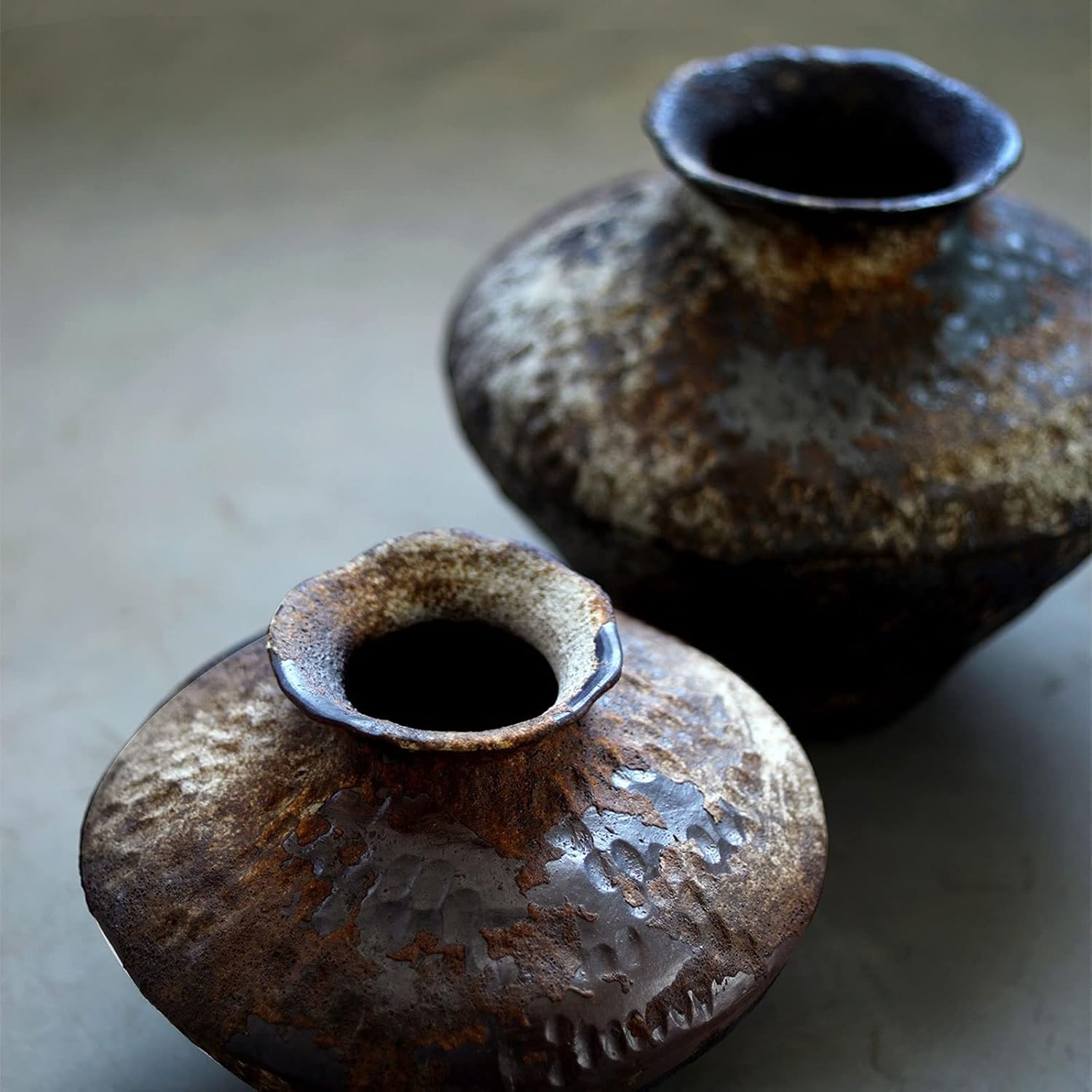 NUSHKA 花瓶 創造的な花瓶の石器、手作りの陶器、鉢植えの植物、装飾品