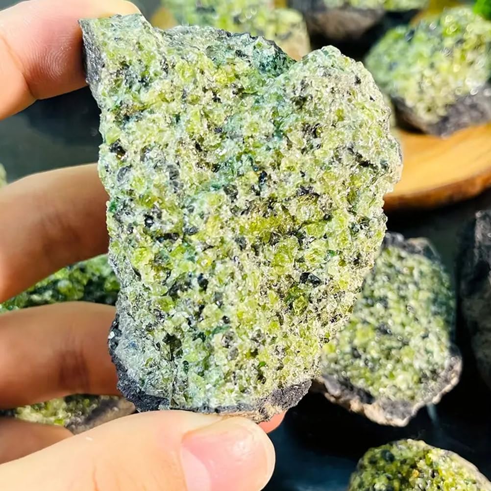QWZTAEOZA Crystal Cluster Olive Green Ore Fish Tank Landscaping Stone Home Desktop Decoration,100~150g