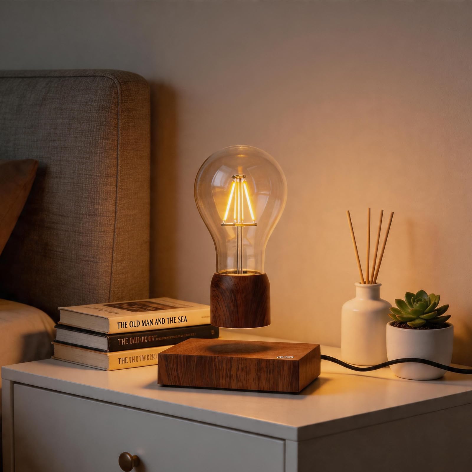 Magnetisches schwimmendes Licht mit 360 Grad leiser Drehung, schwebende Glühbirne, Magnetschwebe-LED-Leuchtmittel, Schreibtischlampe, Tischlampe, moderne Kunstdekor-Lampe für Zuhause, Büro