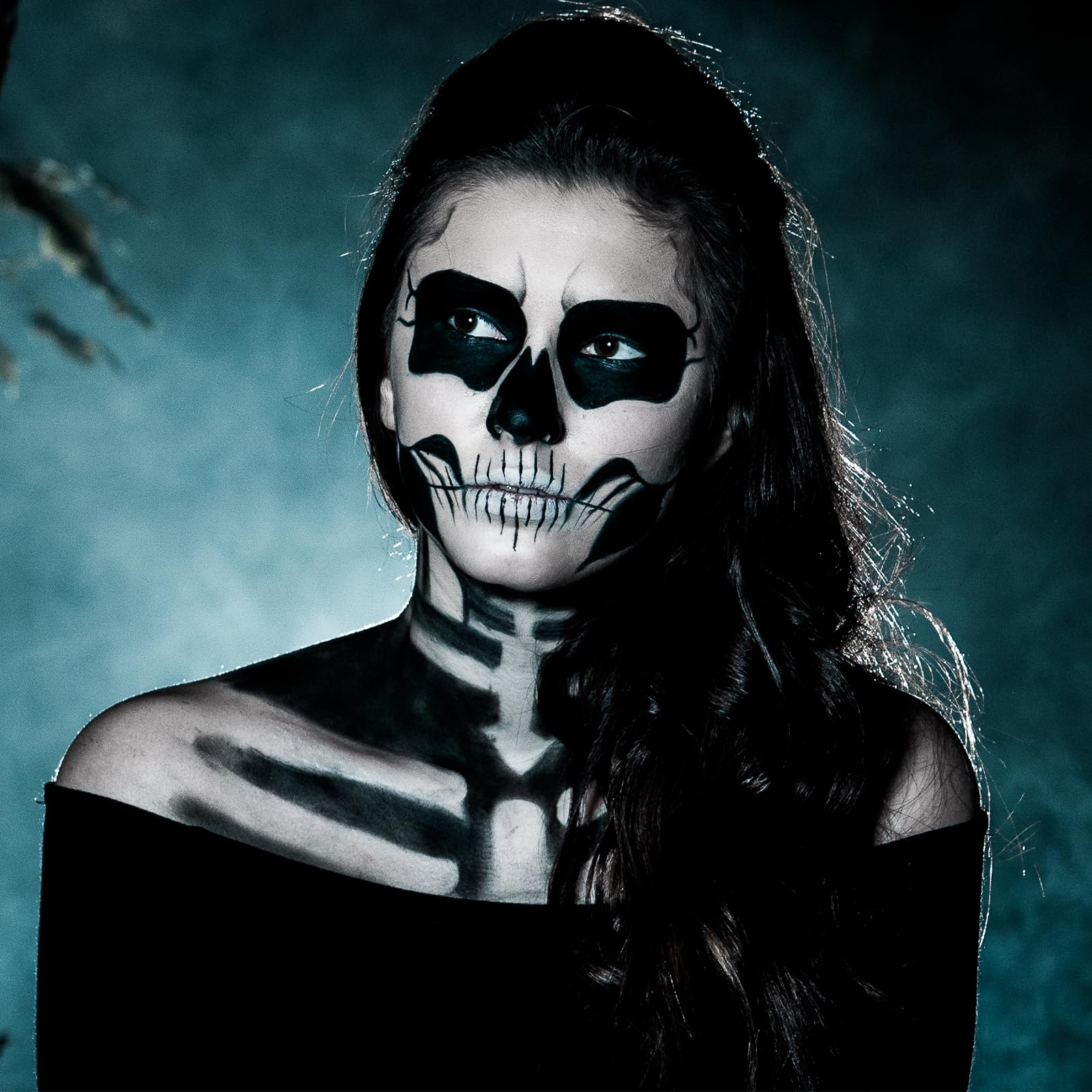 アティック　スキンリムーバー　ファンデベース　エクソームソープ Amazon.com : LOKFAR Black and White Face Body Paint Stick, White