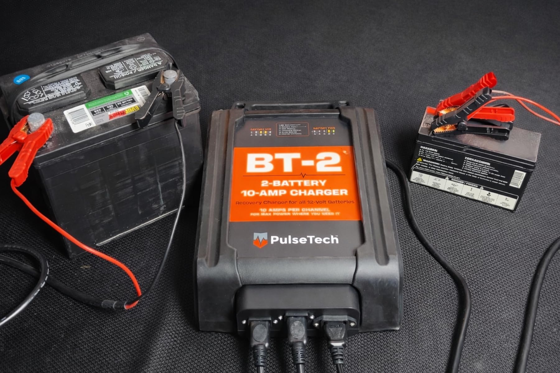 PulseTech BT-2 Dual Station, 2 baterías, cargador de recuperación de 10 amperios y mantenedor para baterías de 12 voltios