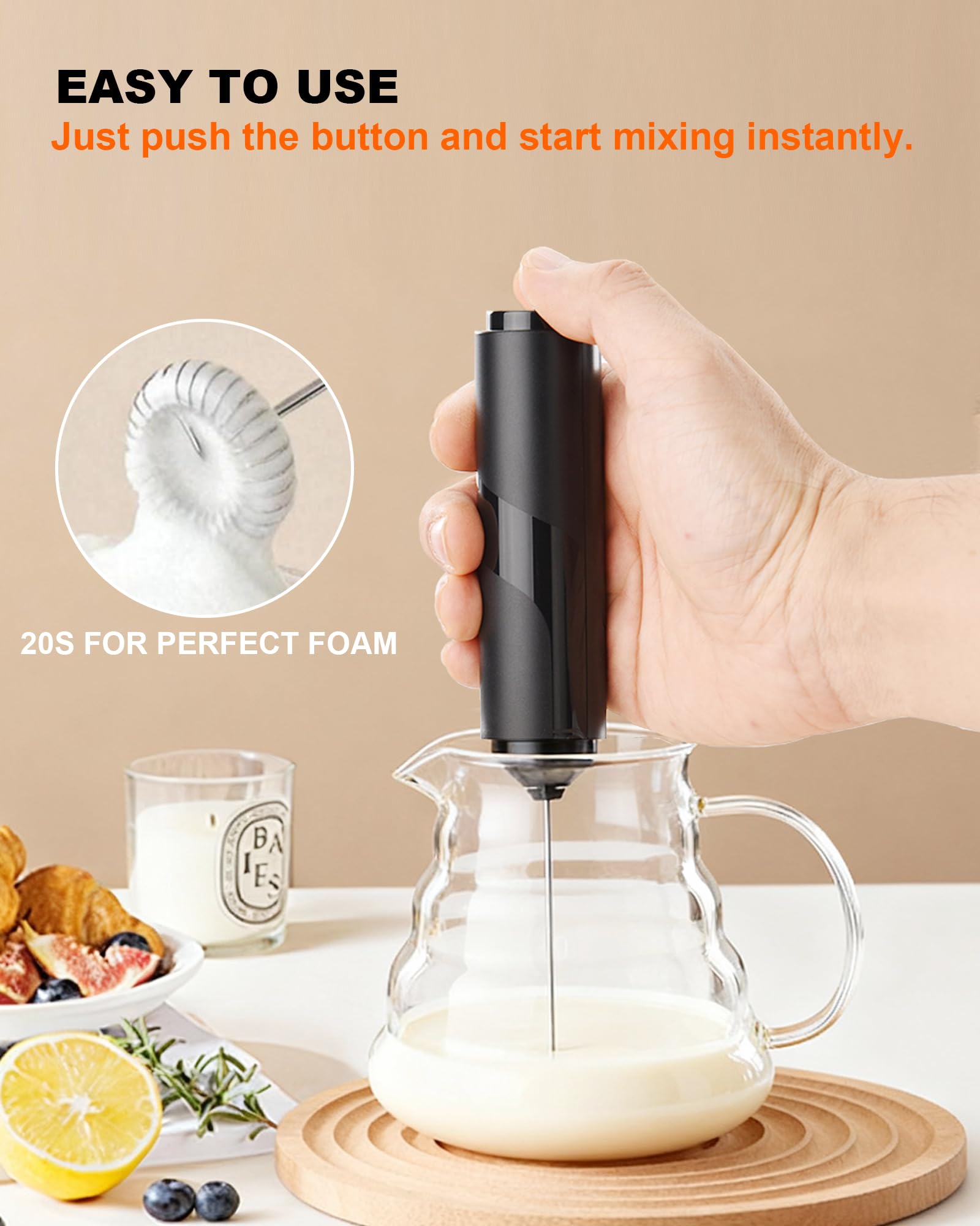 Espumador eléctrico de leche con tapa, mezclador de bebidas fácil de llevar, varita espumadora eléctrica a pilas para café, latte, capuchino, bebida frappé, chocolate caliente, negro