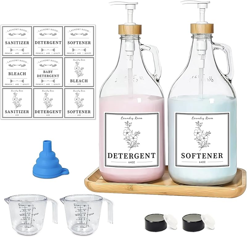 2 botellas dispensadoras de detergente para ropa de vidrio, 64 oz | Dispensador de jabón líquido para lavandería, decoración de granja, con bombas de bambú, bandeja, etiquetas, embudo y tazas medidoras