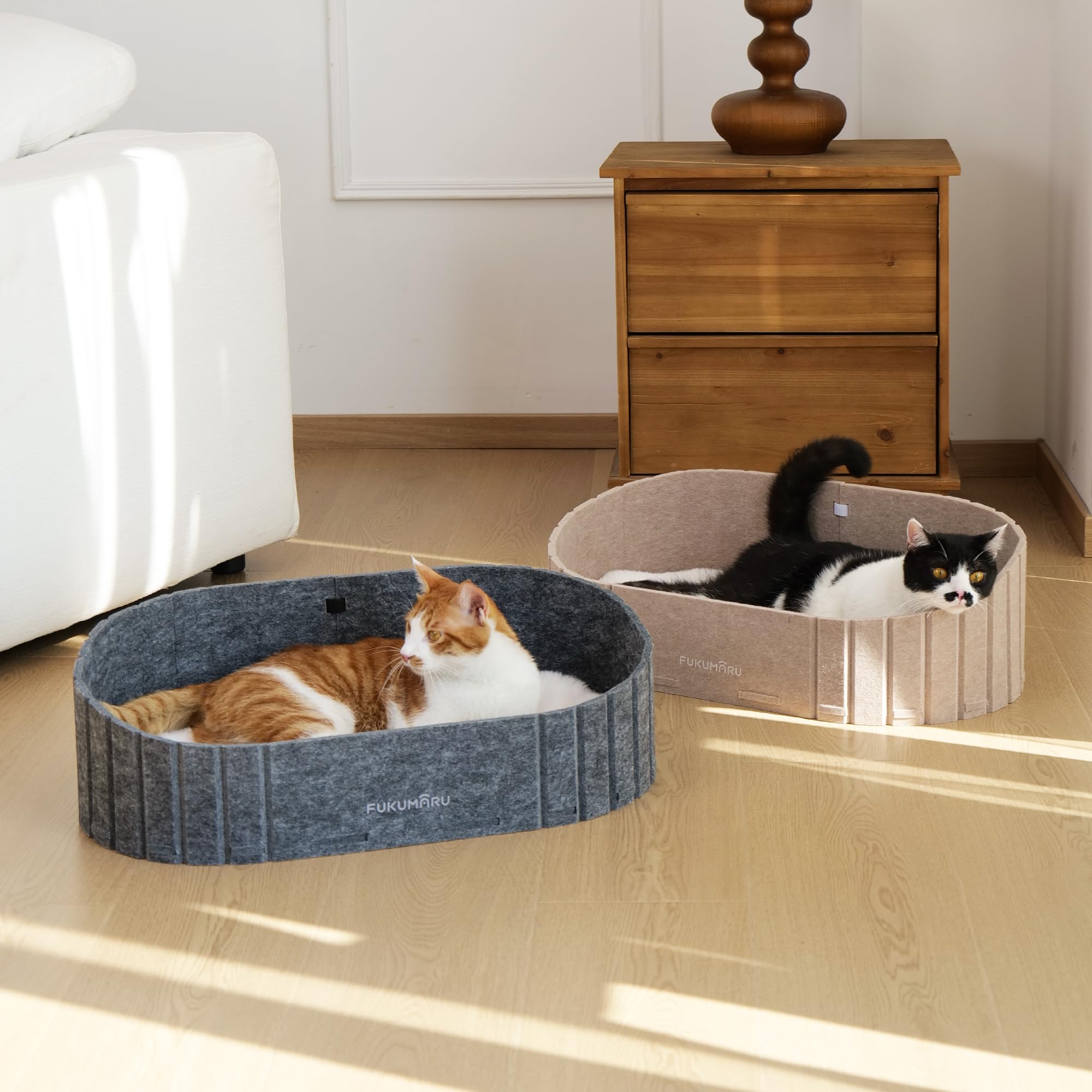 FUKUMARU Caseta para Gatos Interior - Cama Extragrande de 60 cm con cojín de Peluche imitación Conejo, sofá o casa Ovalada de Fieltro para Gatos domésticos, Beige