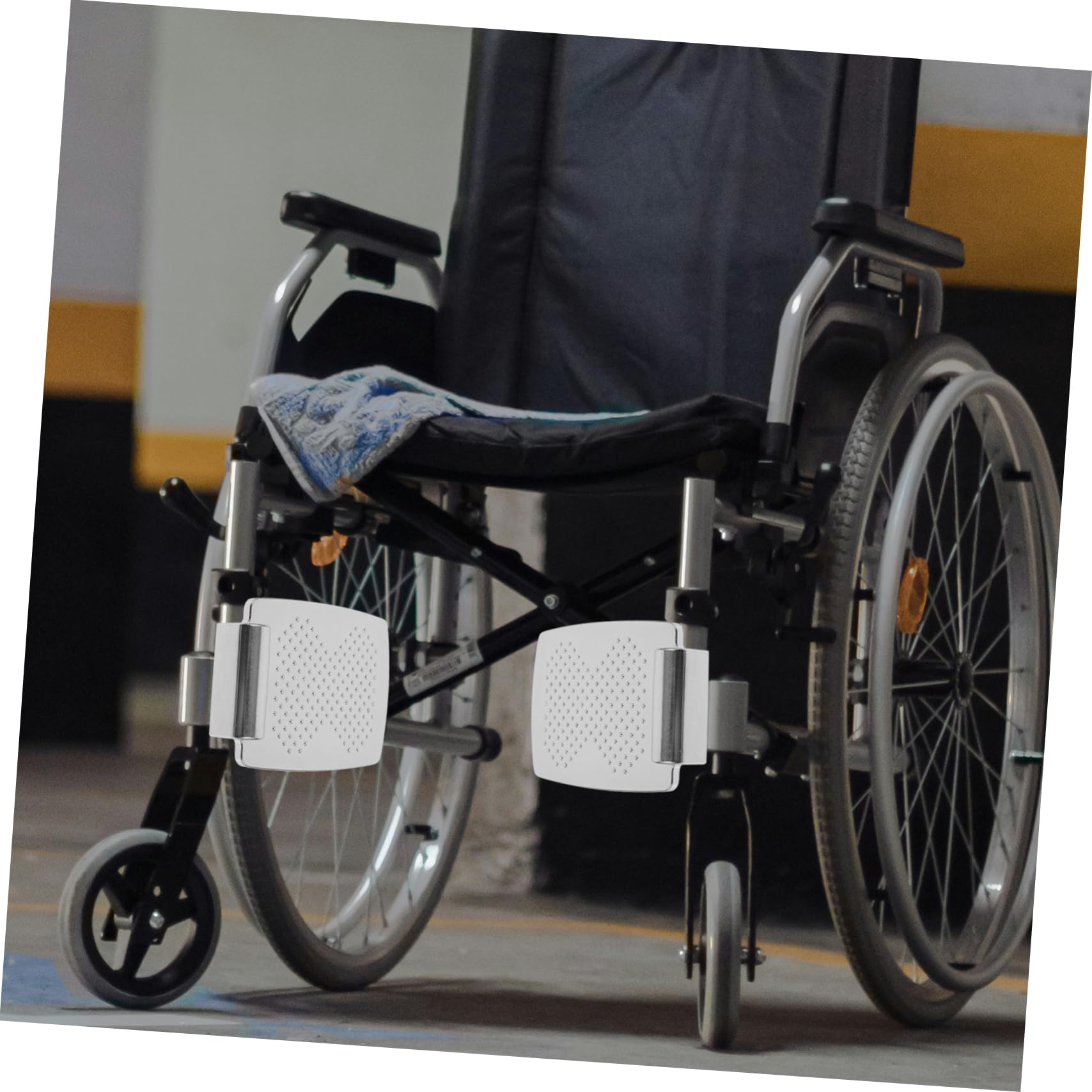 FRCOLOR Reposapiés para Silla de Ruedas 2 Piezas, Pedal Elevable de Aluminio 7 Pulgadas, Resistente y Estable, Soporte Ergonómico para Personas Mayores, Accesorio de Repuesto