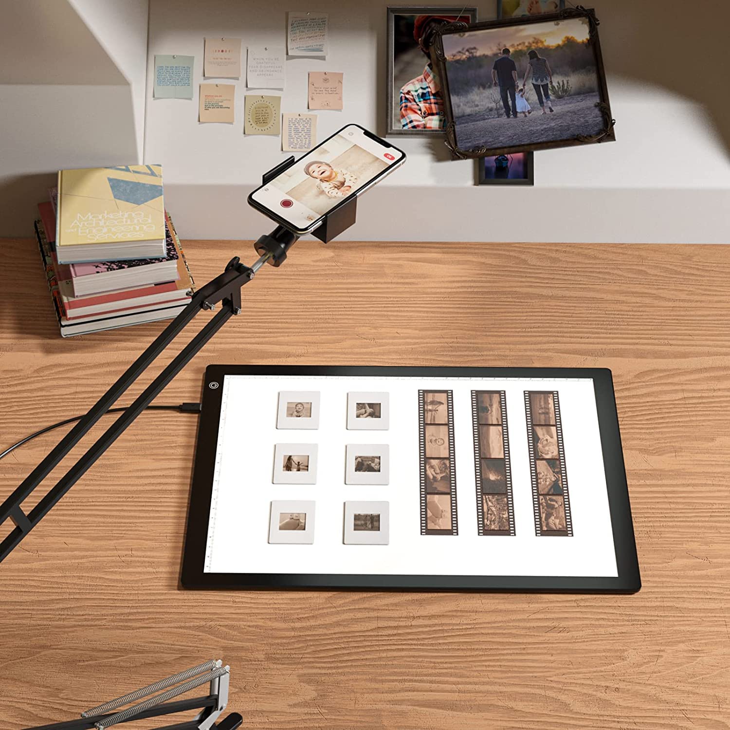 eyesen Escáner de Película Móvil portátil ultradelgado con Panel de luz LED de 12inch x 9 inch, Convierte Tus Negativos y Diapositivas 35mm en Fotos Digitales con de tu Teléfono Inteligente