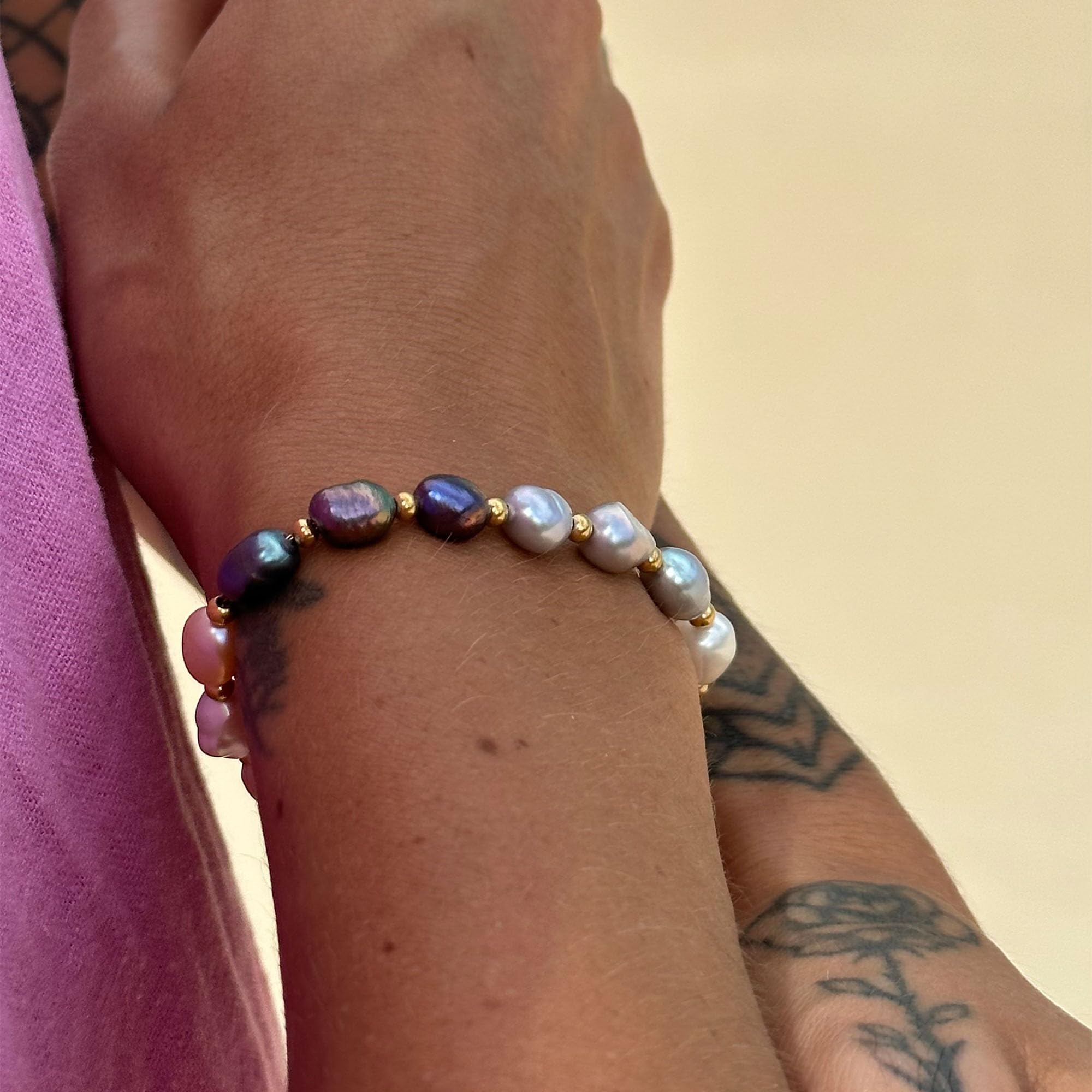 Purelei Pearly Damen Armband – verstellbares Armband mit echten Keshi-Süßwasserperlen in Weiß, Grau, Schwarz & Rosé – Edelstahl 18K vergoldet, rosévergoldet oder silber