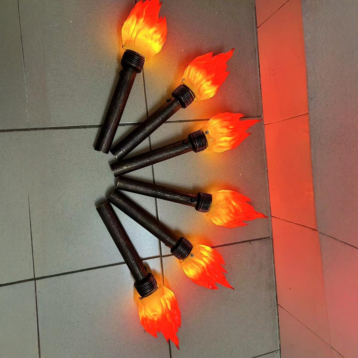 Lustige Taschenlampe Spielzeug Realistische Clutch Taschenlampe Dekoration Licht Requisiten Leuchtender Zauberstab Spielzeug für Schule Charaktere Camping Wettbewerb Party Requisiten