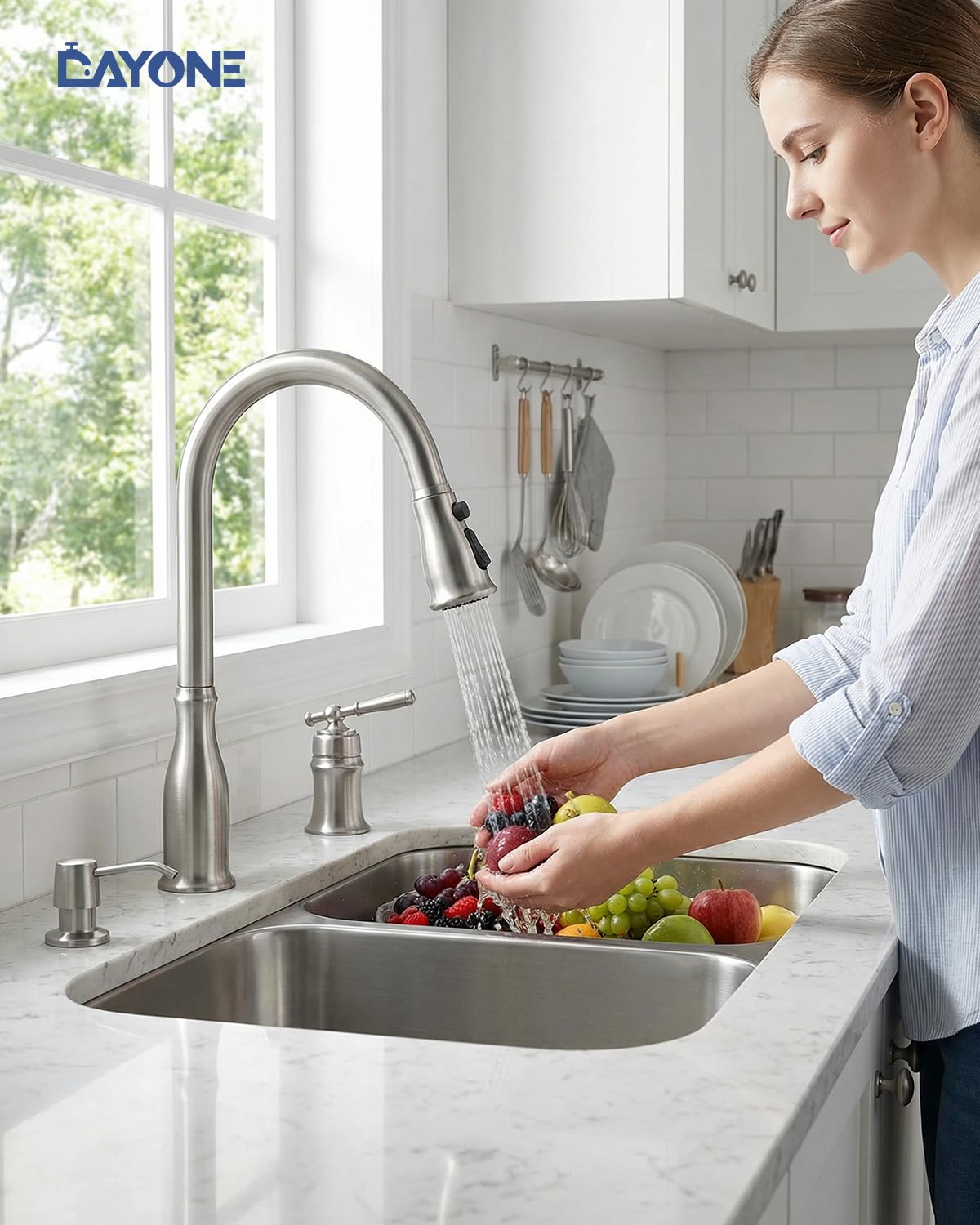 DAYONE - Grifos de fregadero de cocina de 3 agujeros con pulverizador extraíble y dispensador de jabón, llave de fregadero de níquel cepillado de 2 agujeros para cocina, arco alto de un solo mango