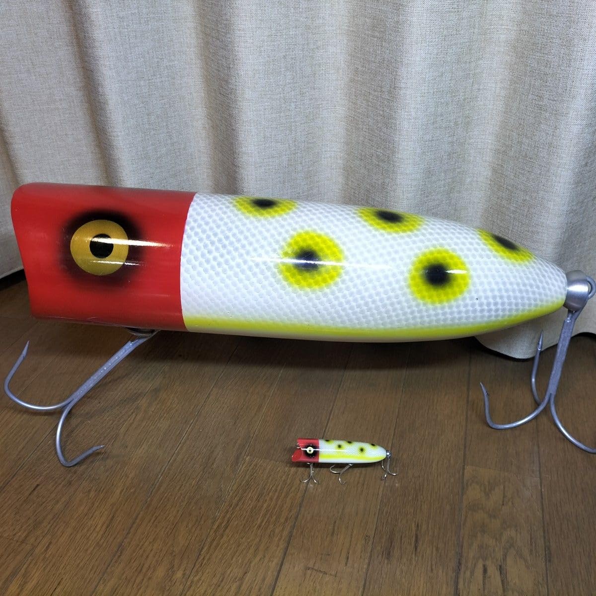 Amazon.co.jp: HEDDON ヘドン ラッキー13 超デカいルアーと普通の2個 