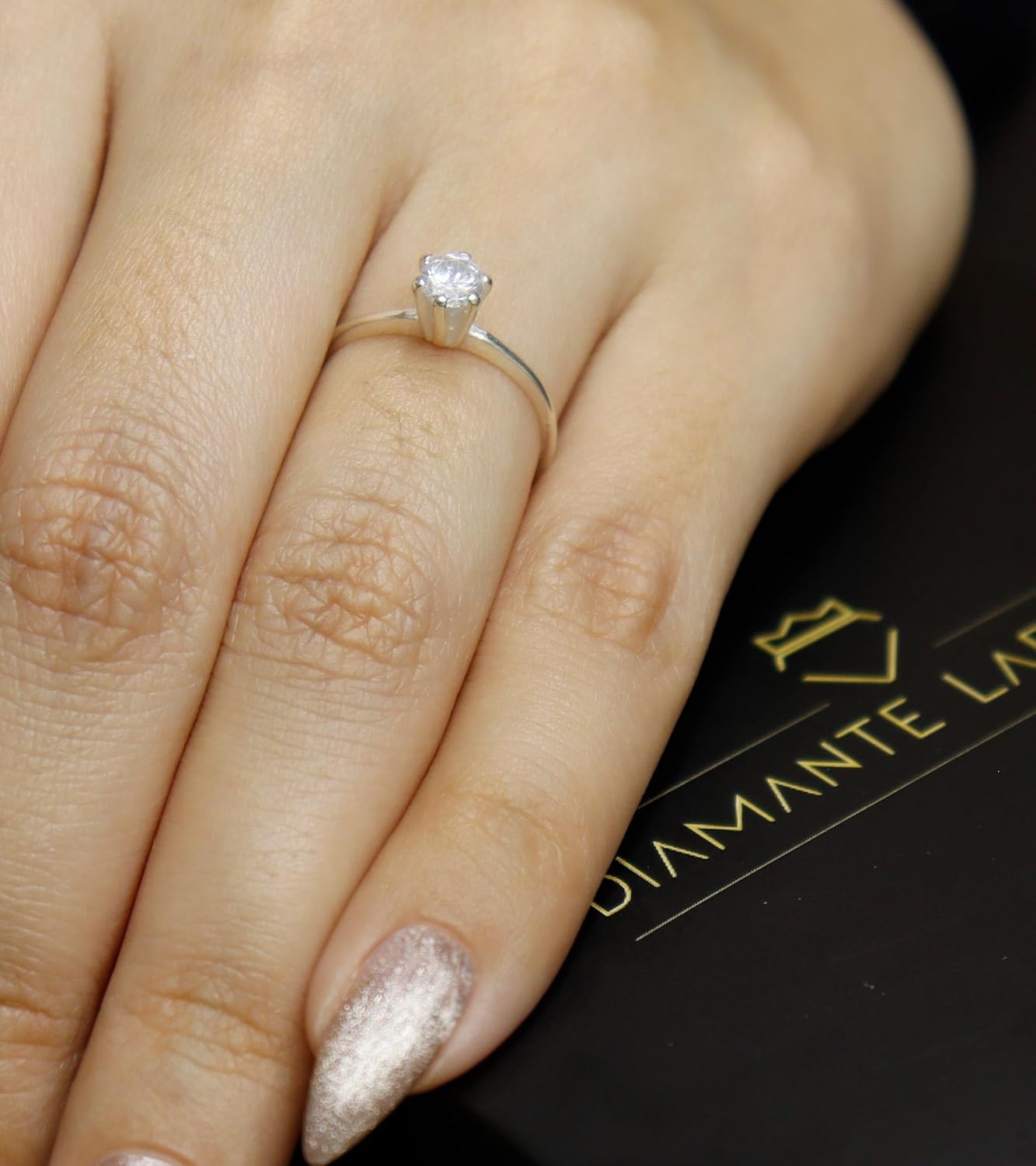 Anel Solitário Feminino Em Prata 925 em promoção! Veja a oferta e mais achadinhos de Bijuterias 3 Hoje é o melhor dia para comprar Anel Solitário Feminino Em Prata 925 com aquele preço maroto! Promoção! Aproveite a oferta! 3