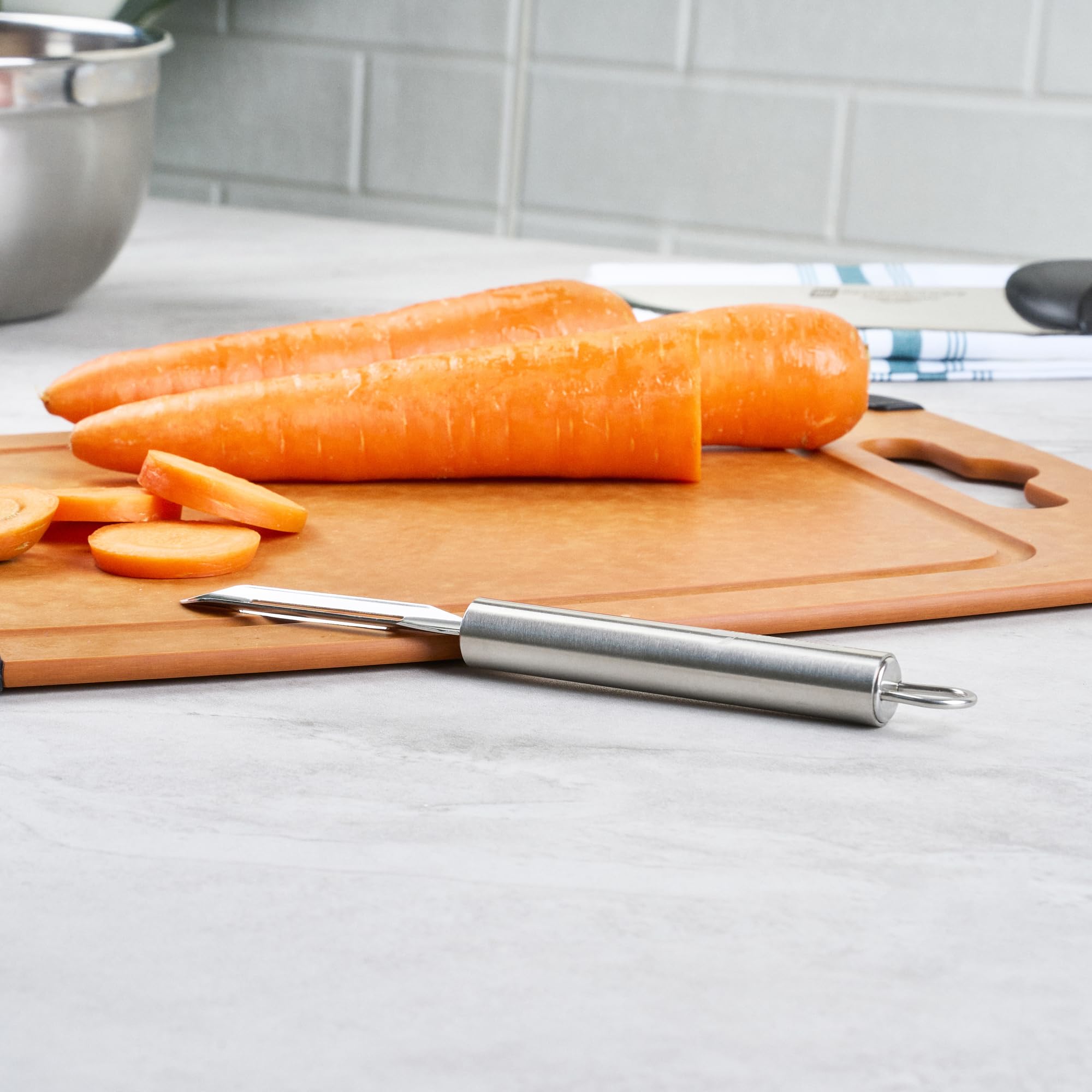 Restaurantware - Pelador de verduras estándar alemán de 7.6 pulgadas, 1 pelador de mano lavable en lavavajillas, hoja ultra afilada, mango ergonómico, pelador de patatas de acero inoxidable, para