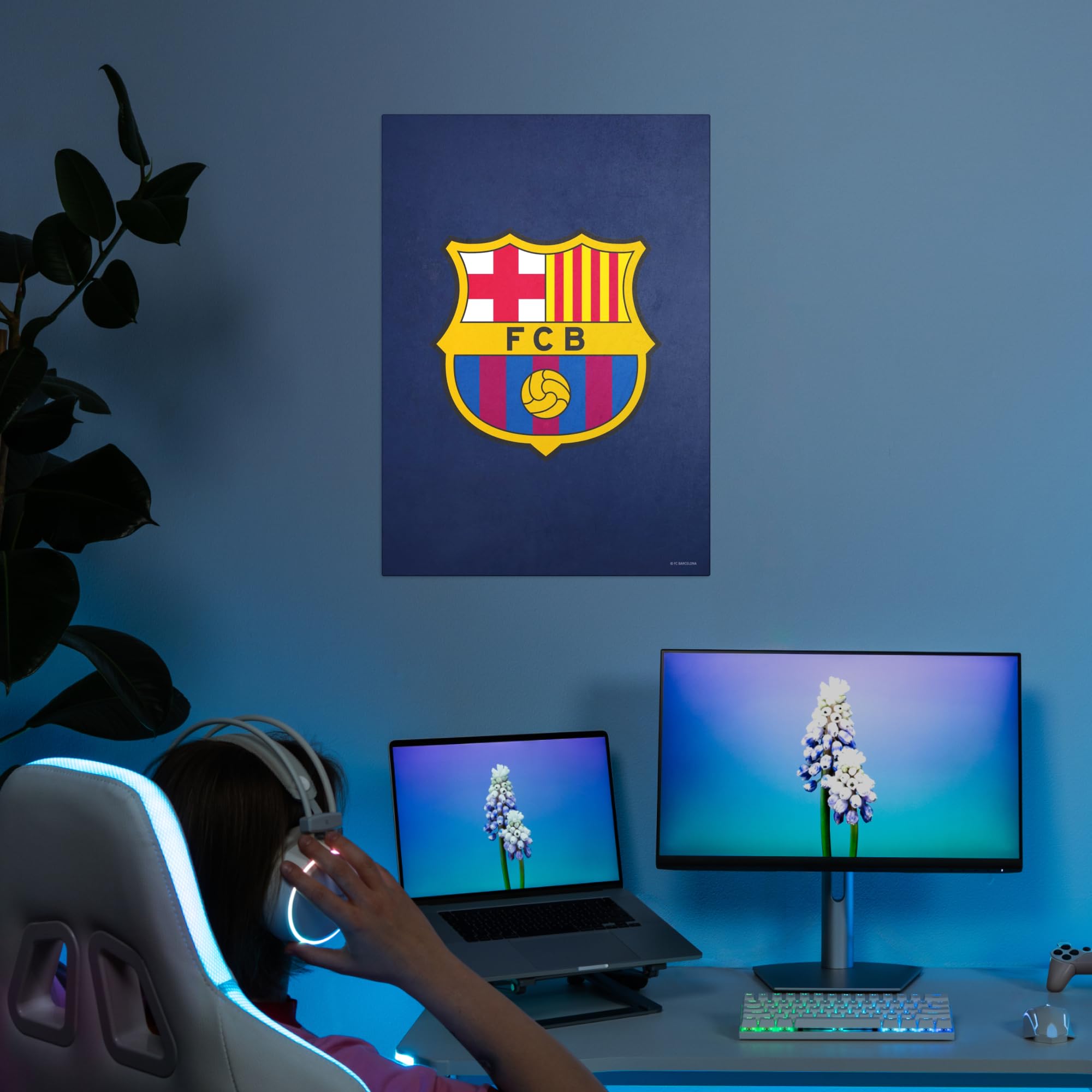 Displate - Poster in metallo – montaggio magnetico – FC Barcelona – Crest – Dimensione M – 32 x 45 cm opaco