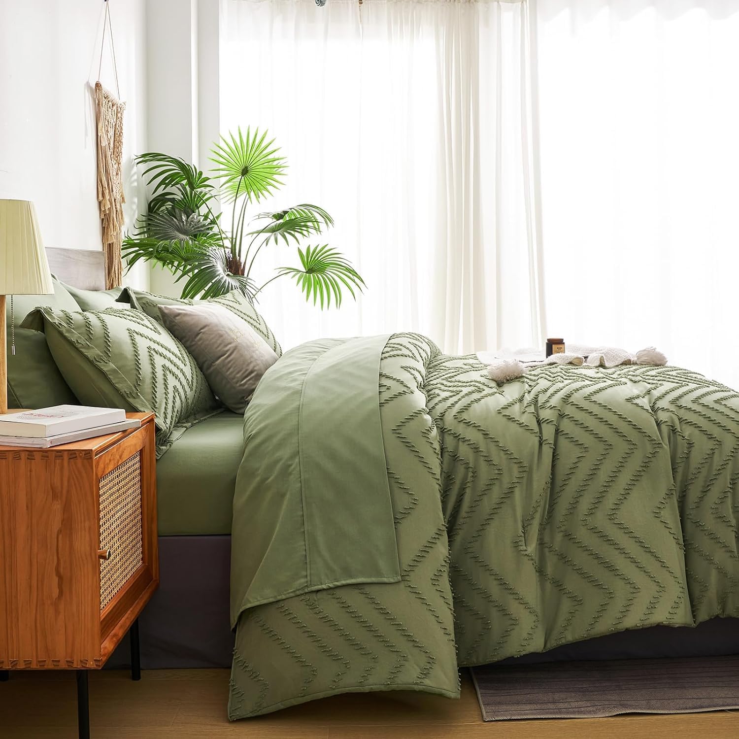 WURUIBO Breathable Bedding Set, Queen Comforter Set, 7 Pieces Bed in a Bag, Green Bedding Set, All Season Comforter Set, with Comforter, Flat Sheet, Fitted Sheet, Pillowcases, Pillow Shams