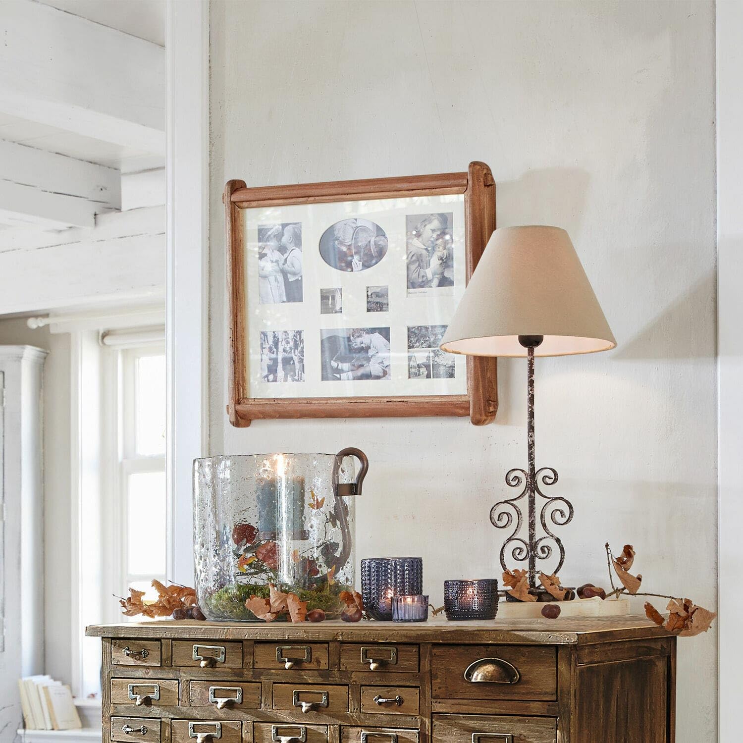 Loberon Bilderrahmen Laon, antikbraun | Shabby-Stil - Natürlicher Look - Charaktervolle Maserung - für acht Fotos - Wanddekoration - Tannenholz - Glas