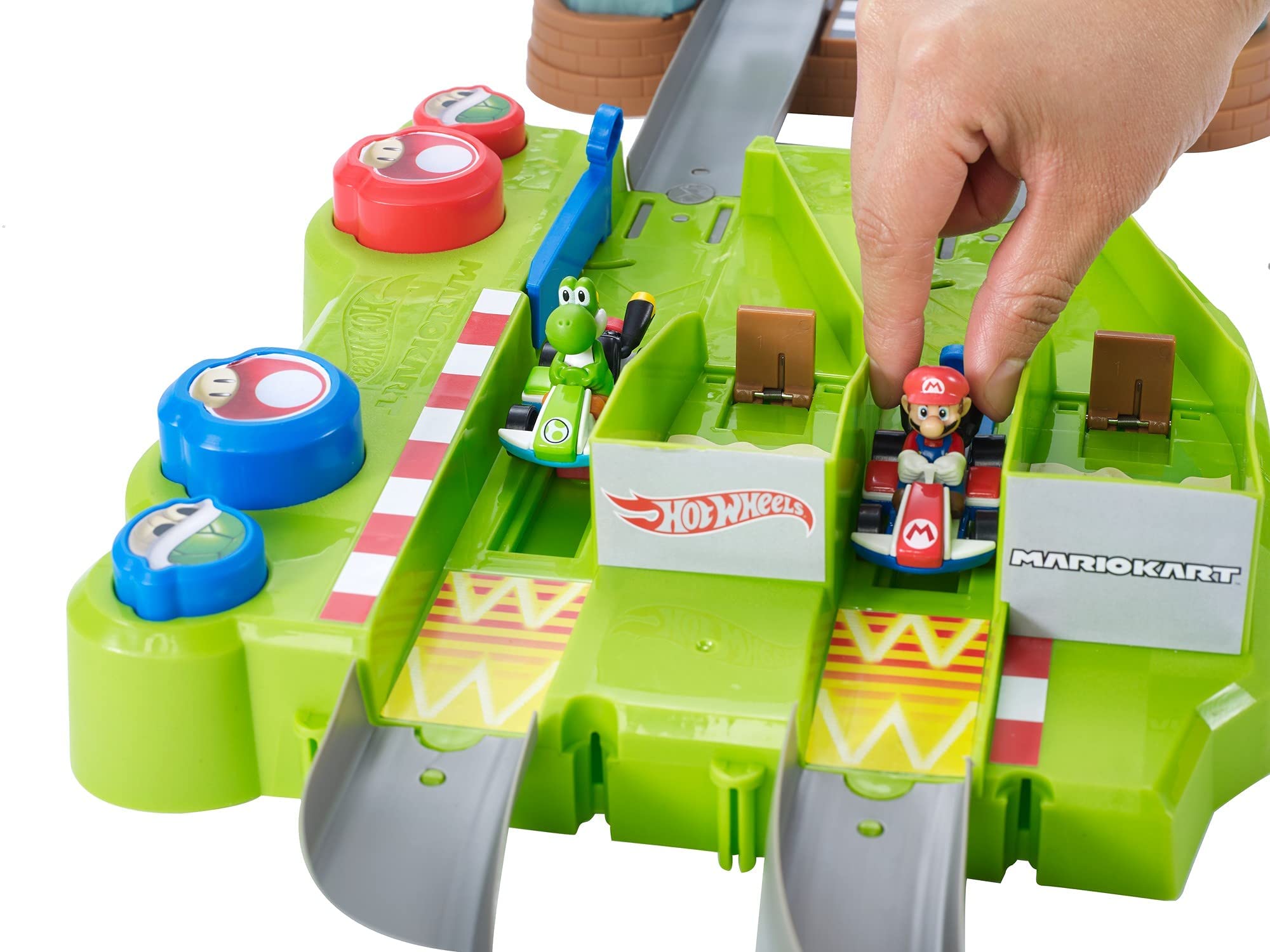 Hot Wheels HFY15 - Mario Kart Mario Circuit Trackset Deluxe zawierający 2 samochodziki, od 5 lat | Zestaw wyścigowy zawiera Booster, Plus Die-Cast Toy Mario i Yoshi Kart Pojazdy (tylko Amazon)