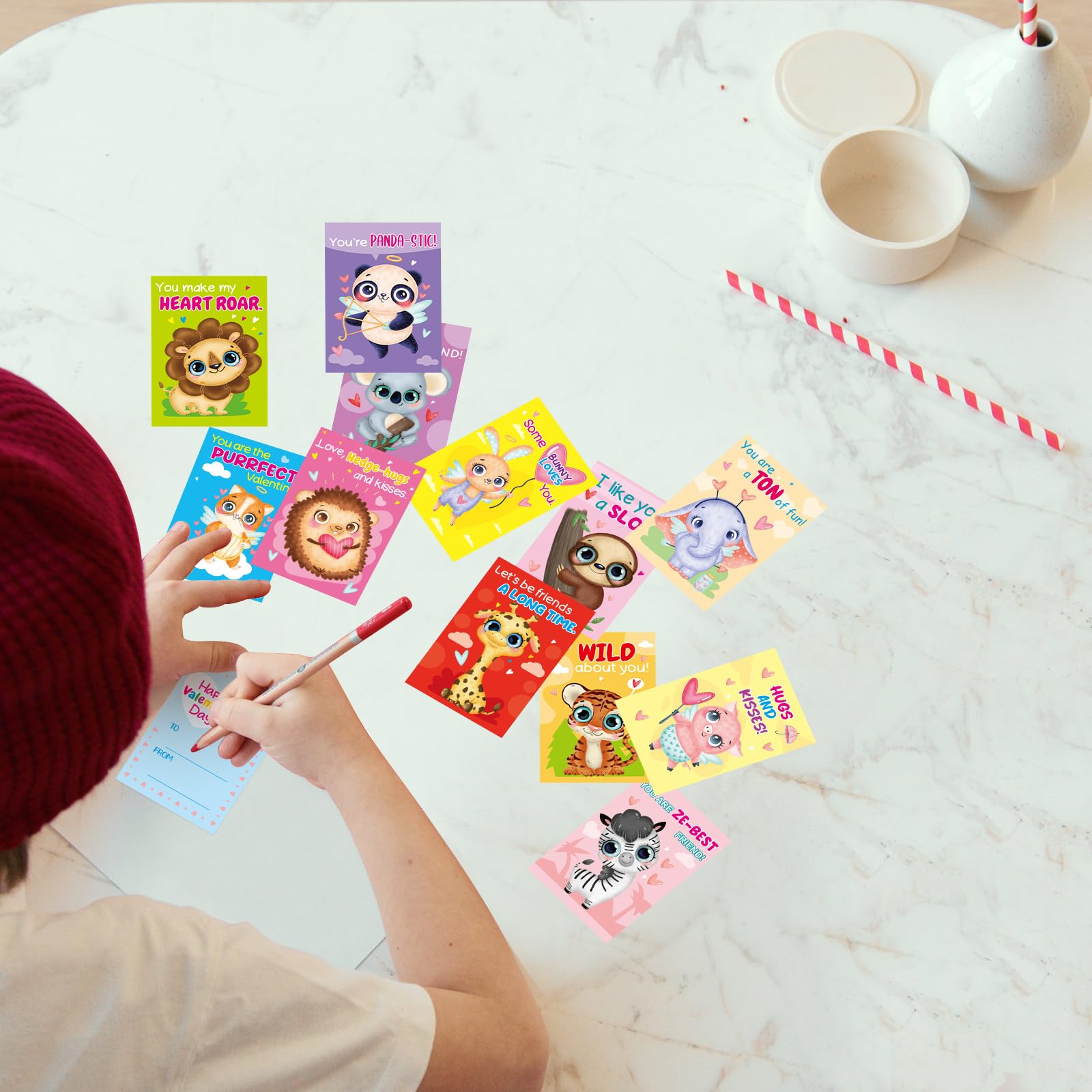 KINBOM Paquet De 28 Cartes De Saint Valentin Pour Enfants, Carte Sa Valentin Pour Enfants Carte Saint Valentin Avec Jouets Mini Squishy Toys Carte De Saint Amz KINBOM Paquet De 28 Cartes De Saint Valentin Pour Enfants, Carte Sa Valentin Pour Enfants Carte Saint Valentin Avec Jouets Mini Squishy Toys Carte De Saint Amz