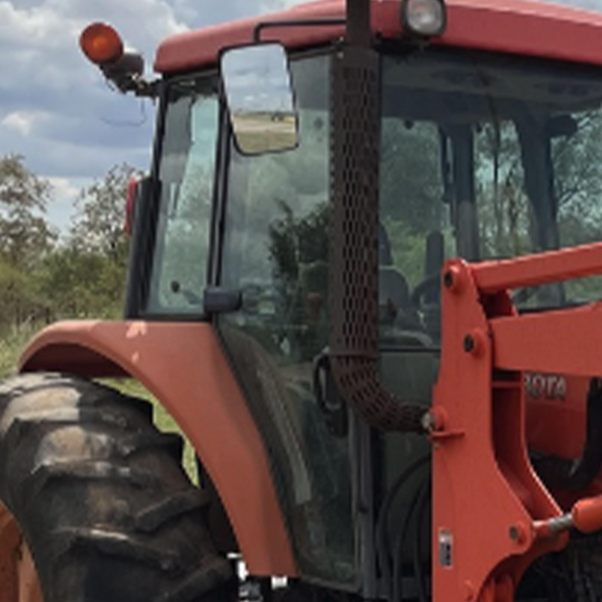 E-3G710-70670 RH Cab Door Glass for Kubota M105S-CAB, M108SHC,M4900-CAB,M5700-CAB,M5700HDC,M6800HDC,+++