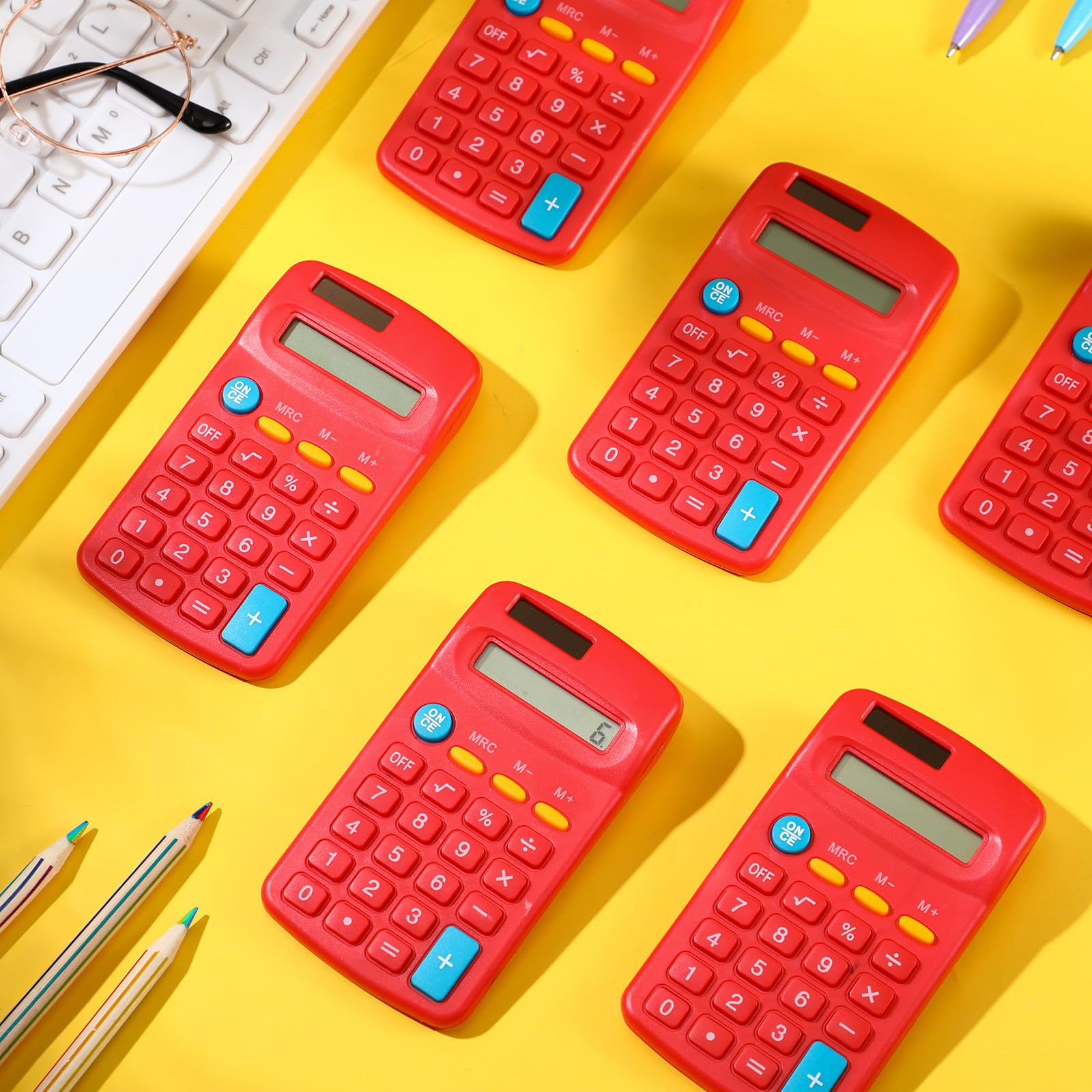 Copkim 24 calcolatrici di base per studenti, piccole calcolatrici tascabili, mini calcolatrici a doppia alimentazione, display a 8 cifre, calcolatrici da tavolo per scuola, scrivania e casa (rosso)