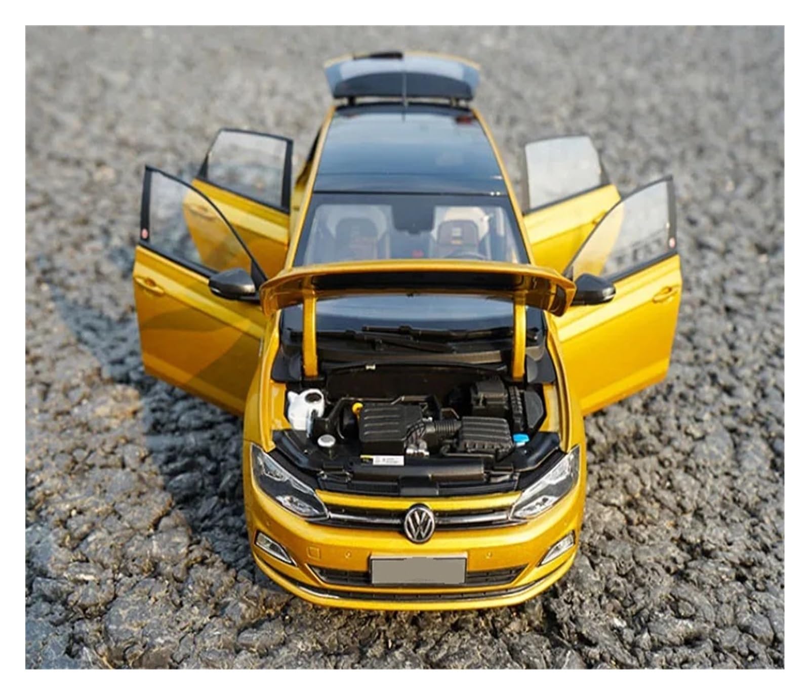 激レア VW POLO フォルクスワーゲン ポロ セダン 1/18 絶版ミニカー 激レア VW POLO フォルクスワーゲン ポロ セダン 1/18 絶版ミニカー