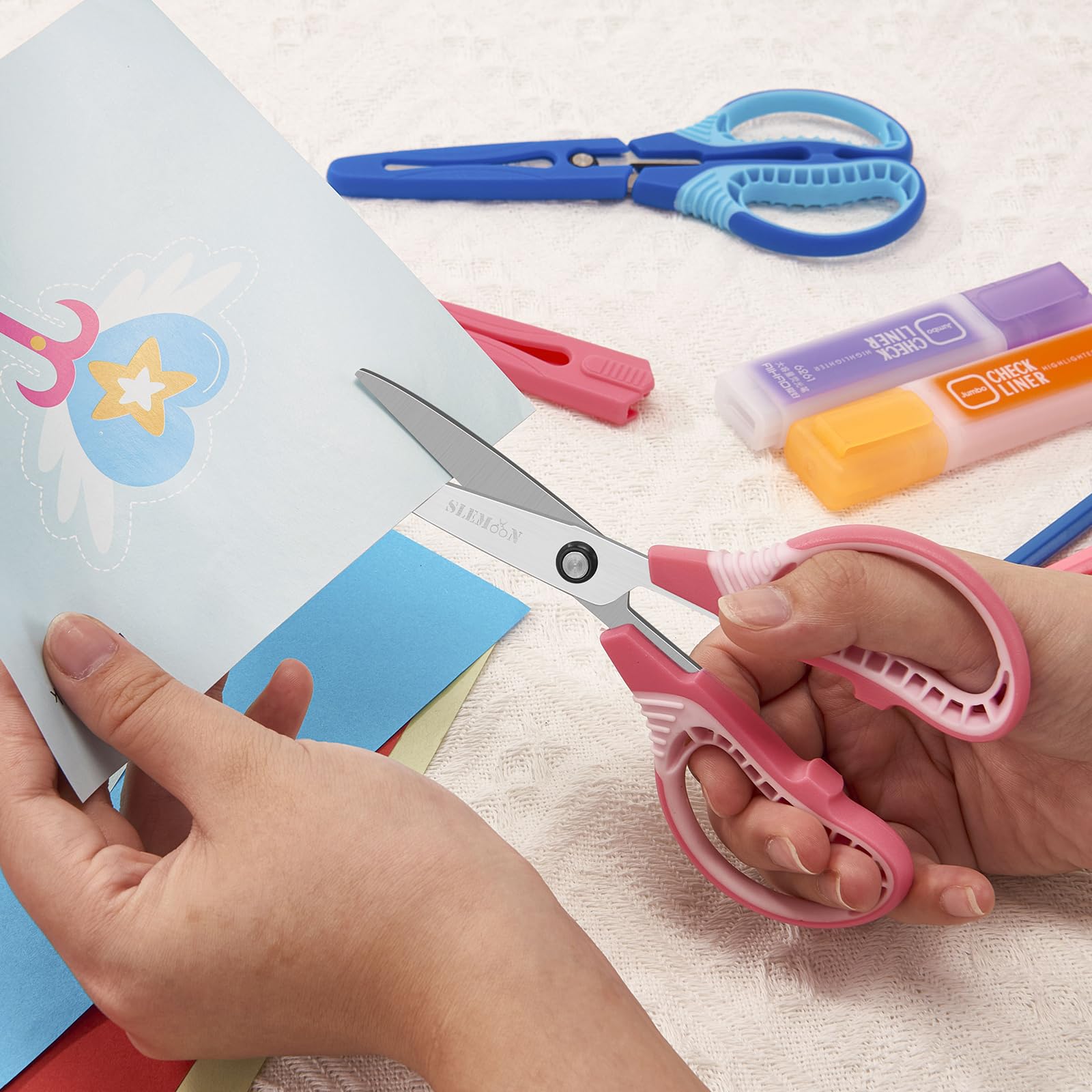 Kinderschere, 17,8 cm, spitze Spitze, rechts/links, mit Schutzhülle, weiche ABS-Griffe und Edelstahlklingen, ultra-langlebig für Klassenzimmer, Zuhause, Schule, täglichen Gebrauch (3er-Pack)