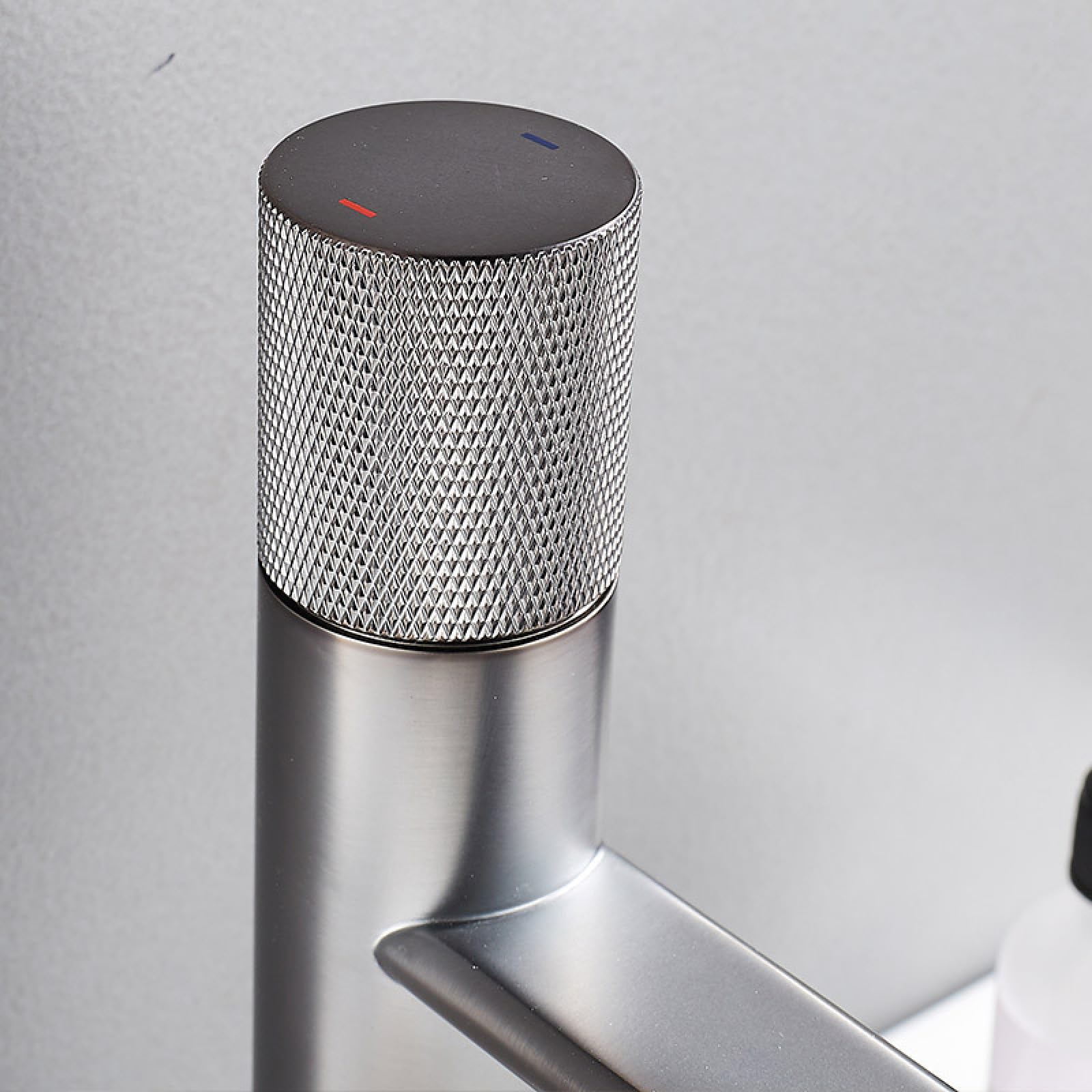 Inodoro de baño de doble orificio grifo gris frío y caliente con tubo de entrada de 60 cm