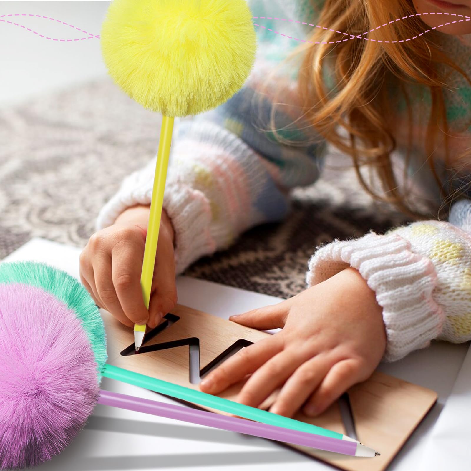 Lot de 12 stylos à bille colorés et duveteux pour filles - Fournitures de fête - Stylo cadeau mignon et fournitures de bureau