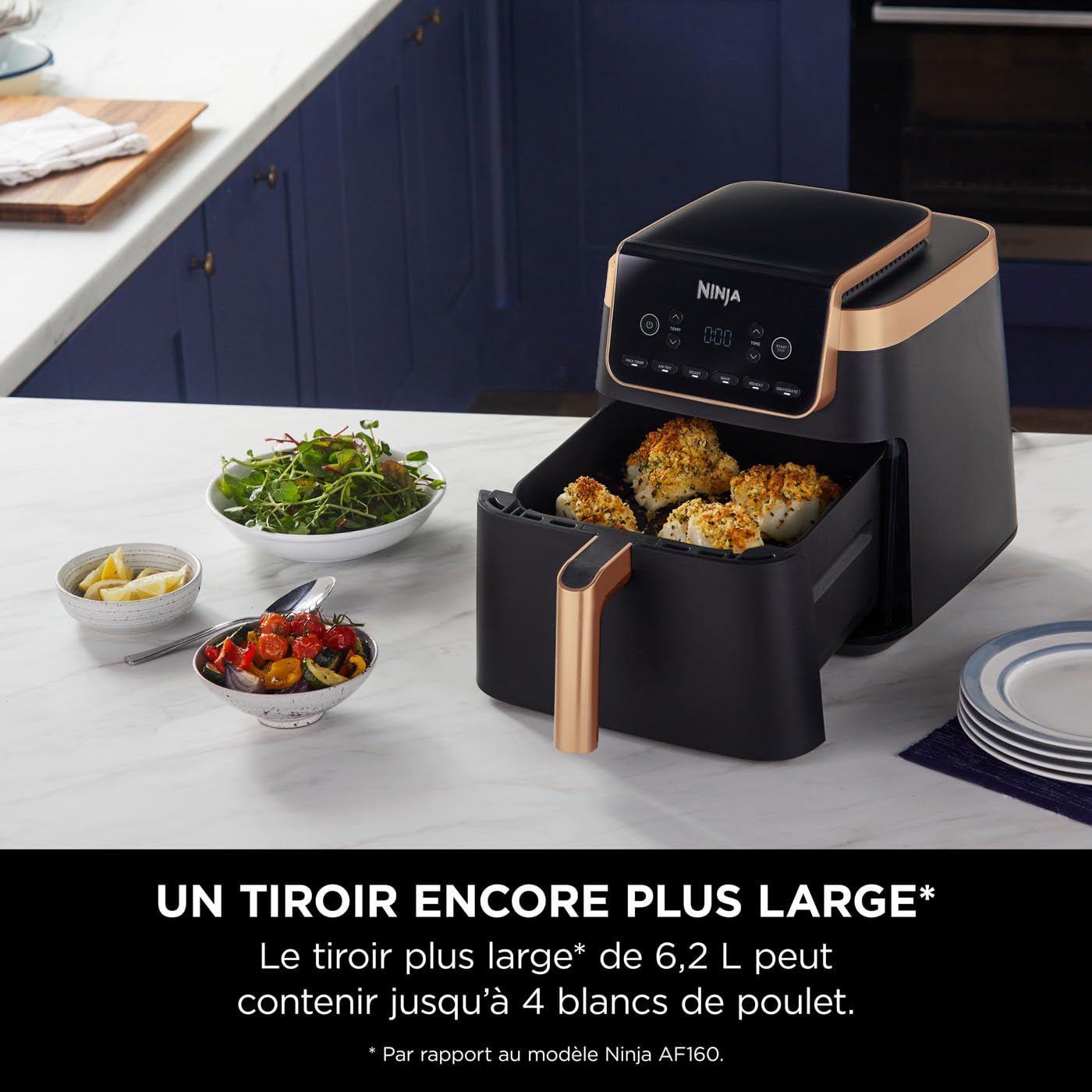 Ninja Air Fryer MAX PRO, 6,2 L, Grand tiroir, rôtir, cuire au four, frire sans huile, familial, antiadhésif, panier/plaque croustillante compatibles lave-vaisselle, pinces, noir/cuivre, AF180EUCP