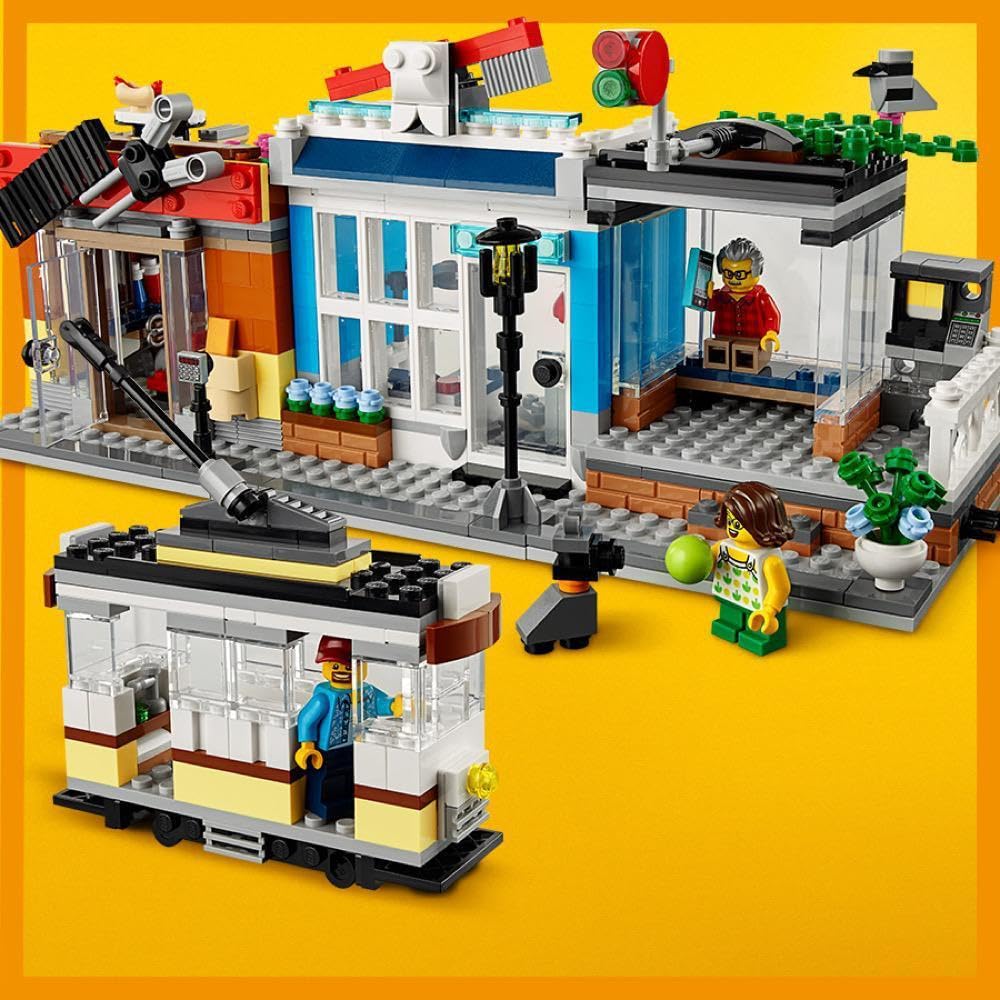 Building Amazon Lego 31097 LEGOCreator 3in1 Townhouse Pet Shop And