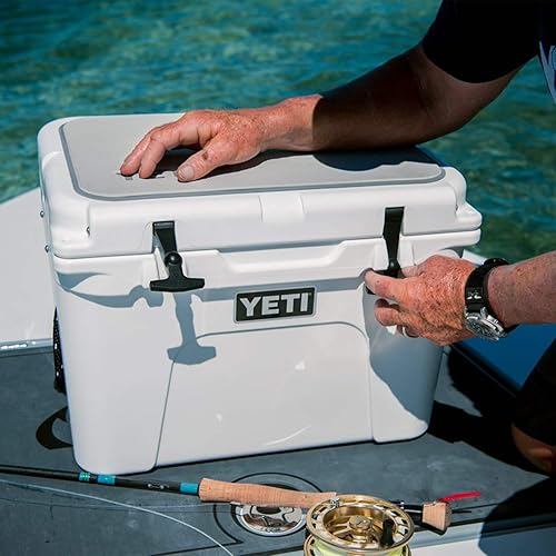 Miniatura 7 de YETI Tundra 35 - Enfriador duro con YETI ICE 1 libra, color blanco