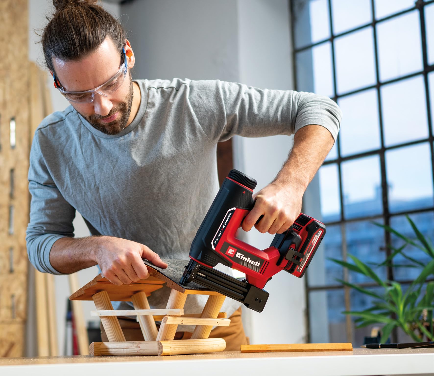 Einhell Chiodatrice/graffatrice a batteria TE-CN 18/32 Li - Solo Power X-Change (18 V, 20 colpi/min, morsetti max. 25 mm, chiodi max. 32 mm, con 300 morsetti e chiodi ciascuno, senza batteria)