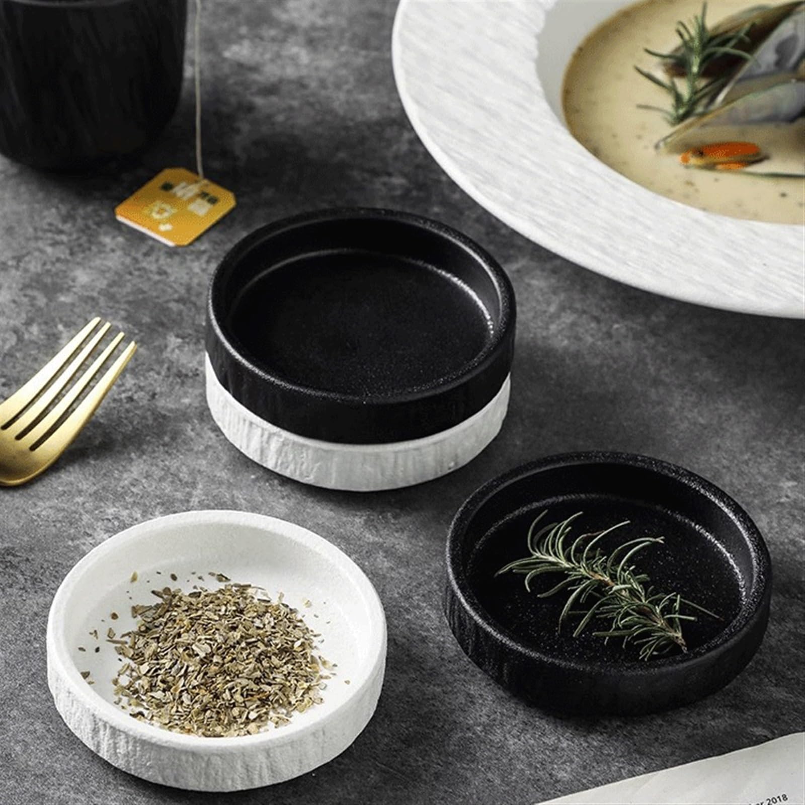 Soßenschale, Keramik-Dipschalen, 4er-Set, runde Sojasoßenschalen, 8,9 cm, klein, for Snacks, Sushi, BBQ, Beilagen, Vorspeisen und mehr, Snackschalen(Black)