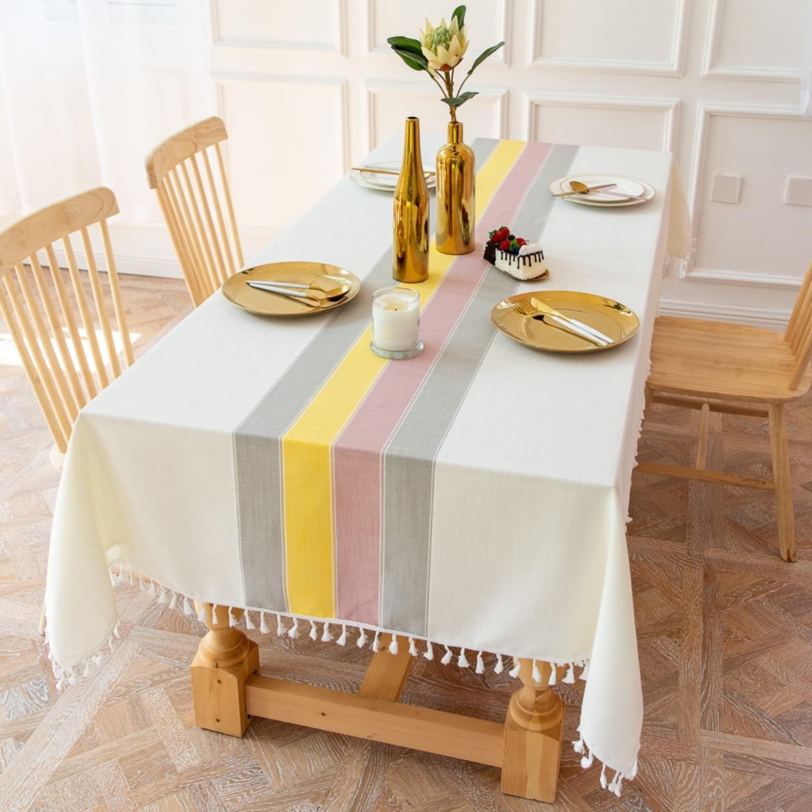 Beydodo Nappe Rectangle Blanche 110x170cm, Nappe Anti Tache Polyester Rayures Multicolores avec Pompons Nappe Table Picnic